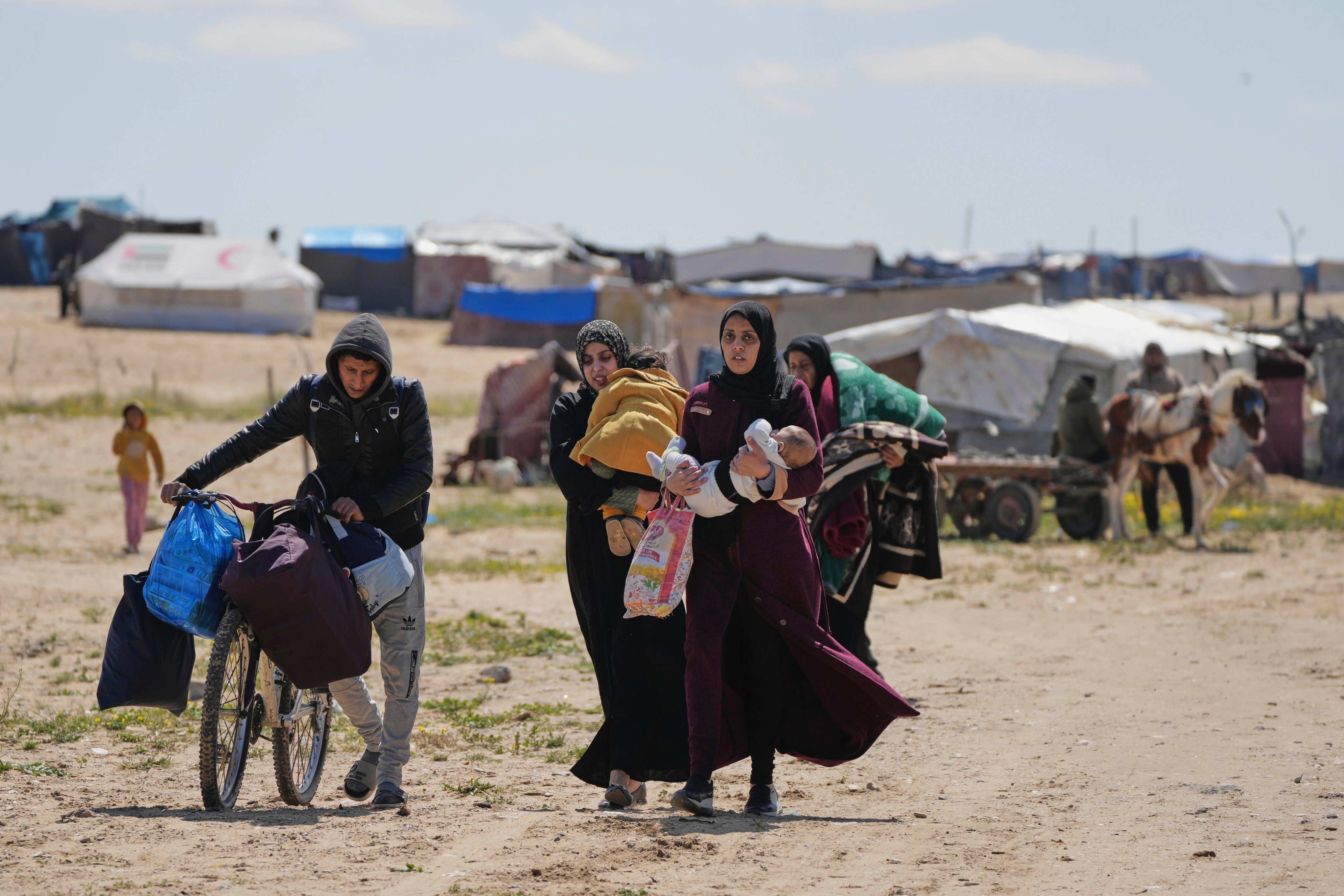 Palestinians fleeing Rafah amid Israeli military operations arrive in Khan Younis in the southern Gaza Strip on March 23. Photo: AP