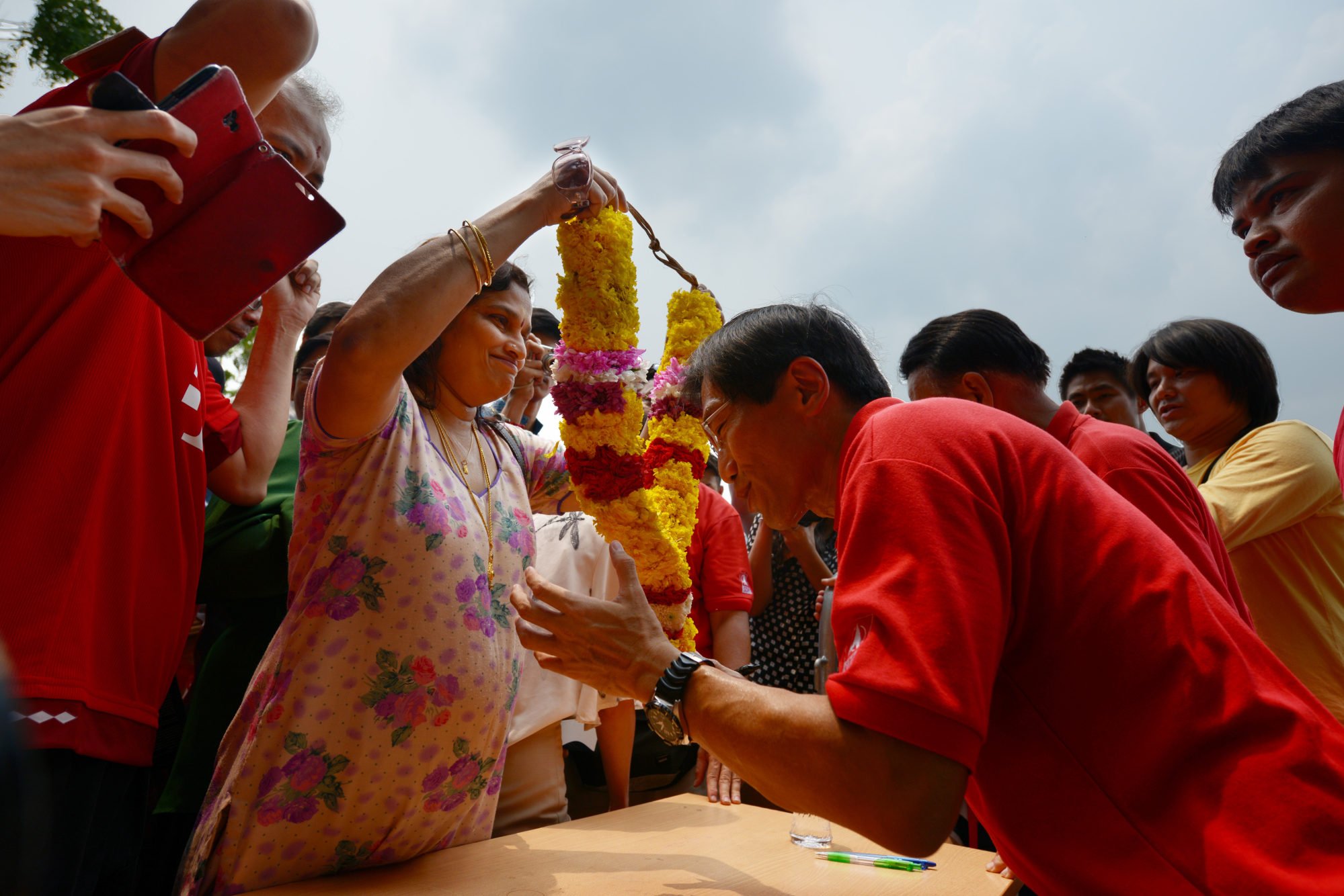 SDP chief Chee Soon Juan (right) receives a garland during a rally at Singapore’s financial district Raffles Place in 2015. Photo: Xinhua SDP chief Chee Soon Juan (right) receives a garland during a rally at Singapore’s financial district Raffles Place in 2015. Photo: Xinhua