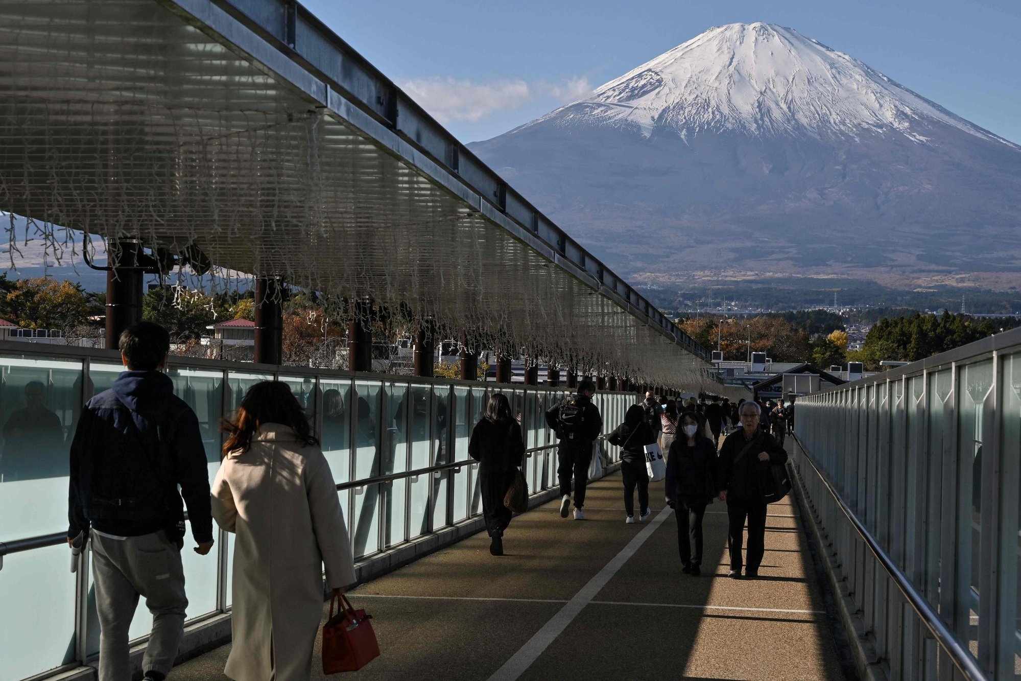 Local officials say climbers attempting to ascend Mount Fuji must be experienced. Photo: AFP Local officials say climbers attempting to ascend Mount Fuji must be experienced. Photo: AFP