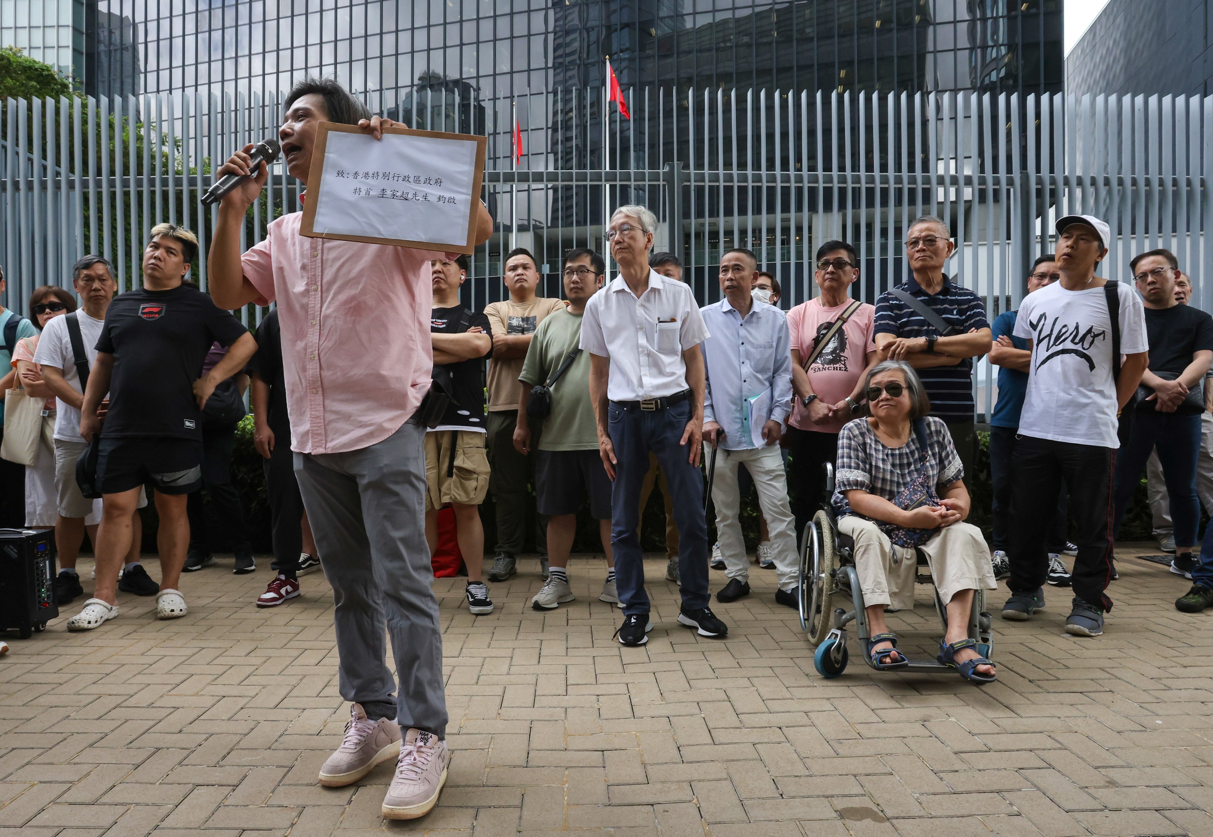 Taxi drivers gather outside government headquarters to petition authorities to take tougher action against illegal ride-hailing services. Photo: Jonathan Wong