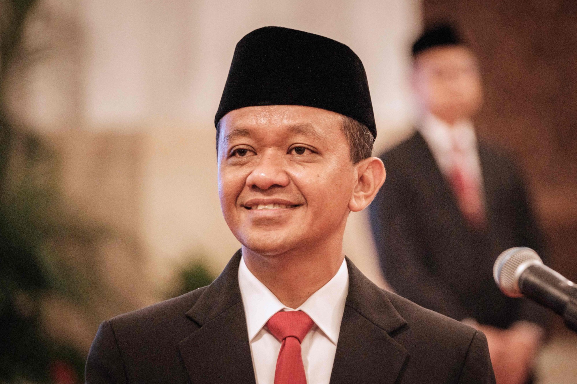 Energy and Mineral Resources Minister Bahlil Lahadalia has slammed the “shameful” prices charged by Singapore for its oil exports to Indonesia. Photo: AFP Energy and Mineral Resources Minister Bahlil Lahadalia has slammed the “shameful” prices charged by Singapore for its oil exports to Indonesia. Photo: AFP