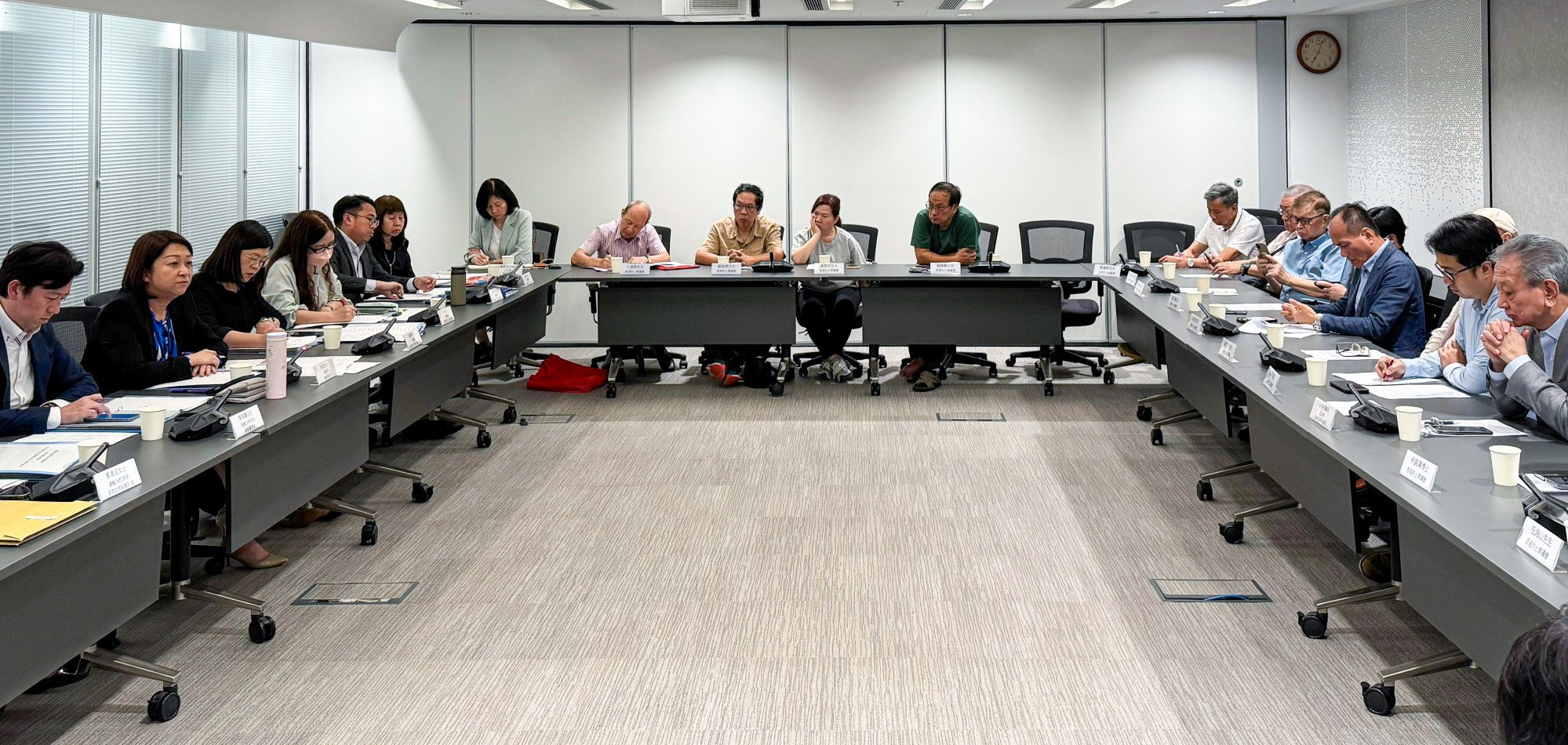 Commissioner for Transport Angela Lee (second from left) meets with some 20 taxi trade representatives and Legco members on May 15. Photo: Handout Commissioner for Transport Angela Lee (second from left) meets with some 20 taxi trade representatives and Legco members on May 15. Photo: Handout