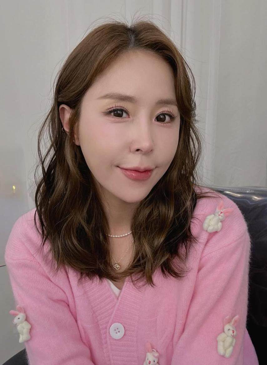 Korean celebrities like Shinji of K-pop trio Koyote are ditching the secrecy as they talk openly about the cosmetic surgery and treatments they have had. Photo: Instagram/shinji_jidaeng