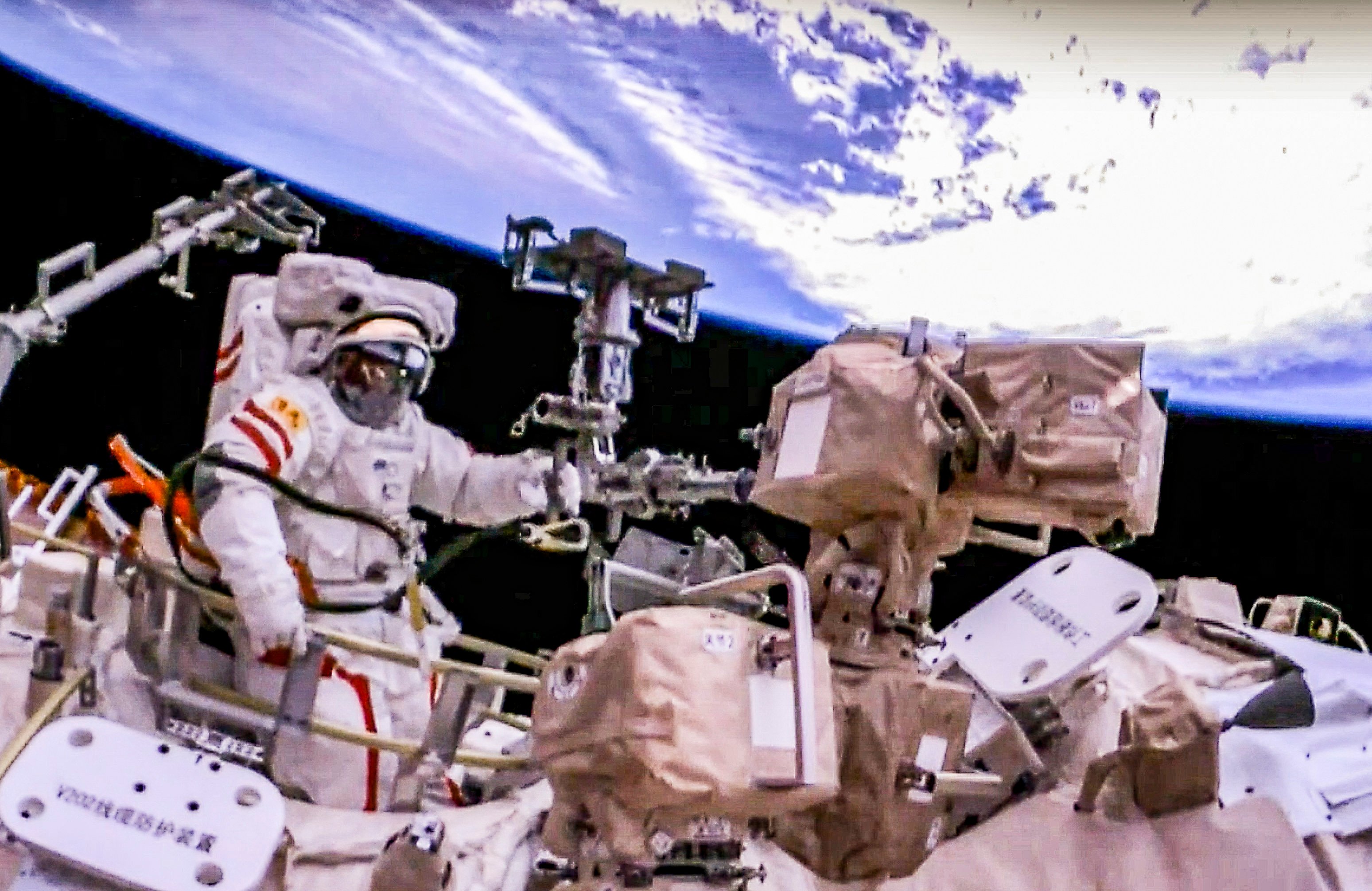 The microbe was collected during the Shenzhou-15 mission. Photo: CCTV