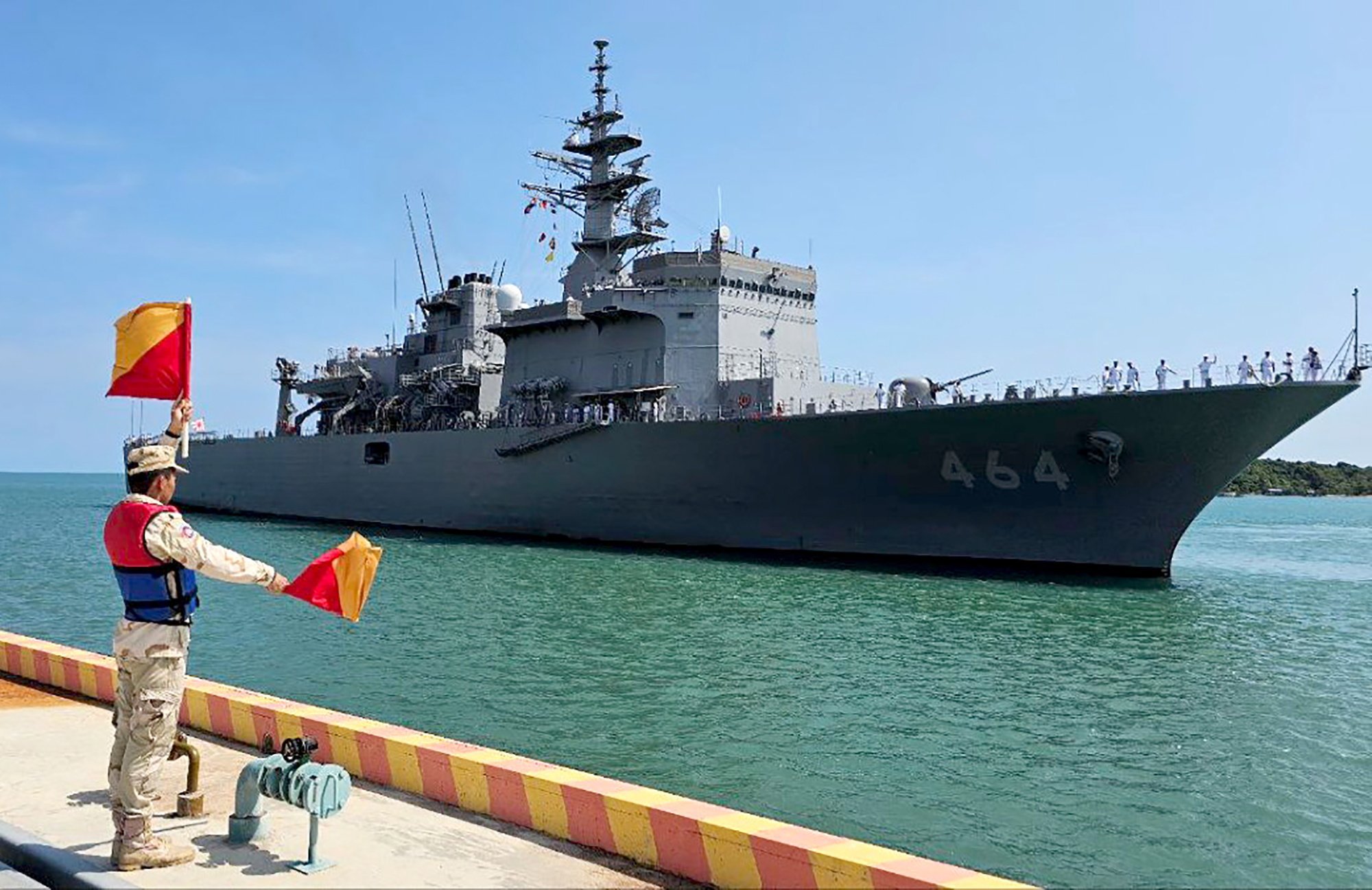 Japanese naval ship “Bungo” docks at Ream Naval Base in Preah Sihanouk province, Cambodia, on April 19. Photo: Ream Naval Base / EPA-EFE Japanese naval ship “Bungo” docks at Ream Naval Base in Preah Sihanouk province, Cambodia, on April 19. Photo: Ream Naval Base / EPA-EFE