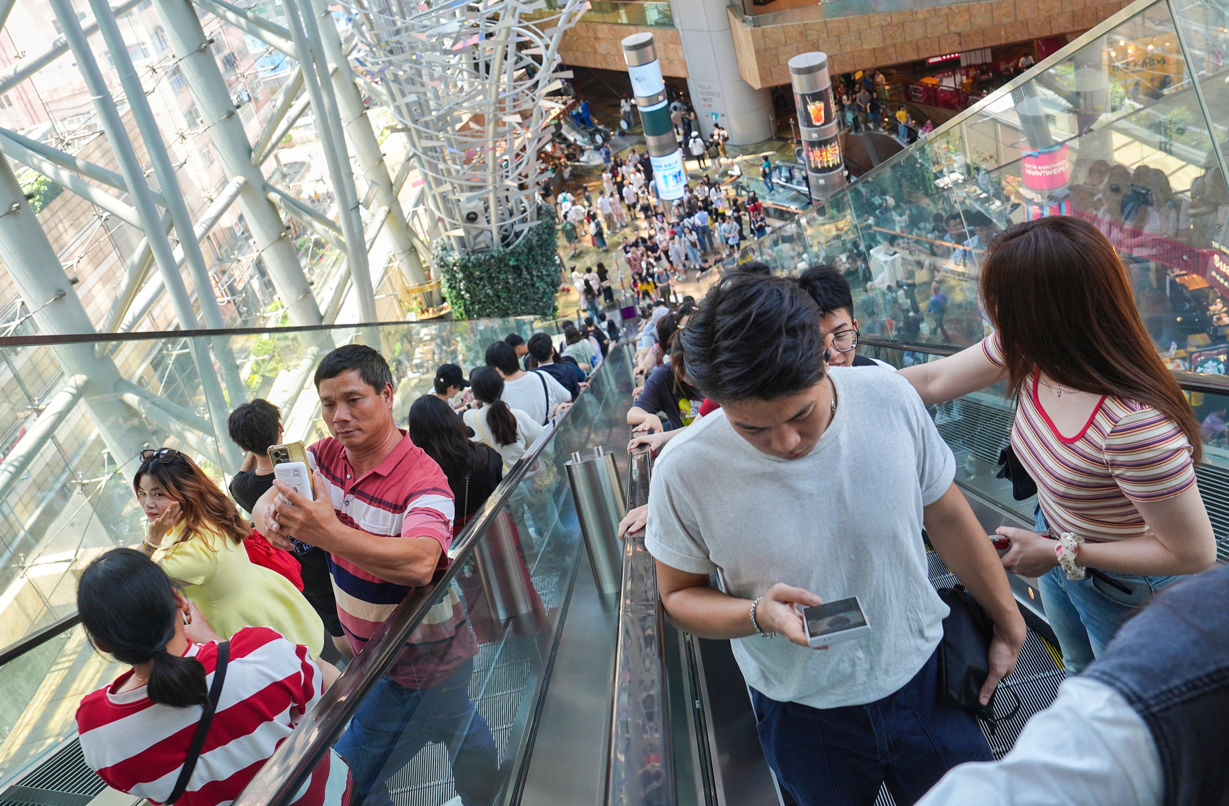 People visit shopping mall in Mong Kok during China’s Golden Week holiday, on May 2. Photo: Elson Li