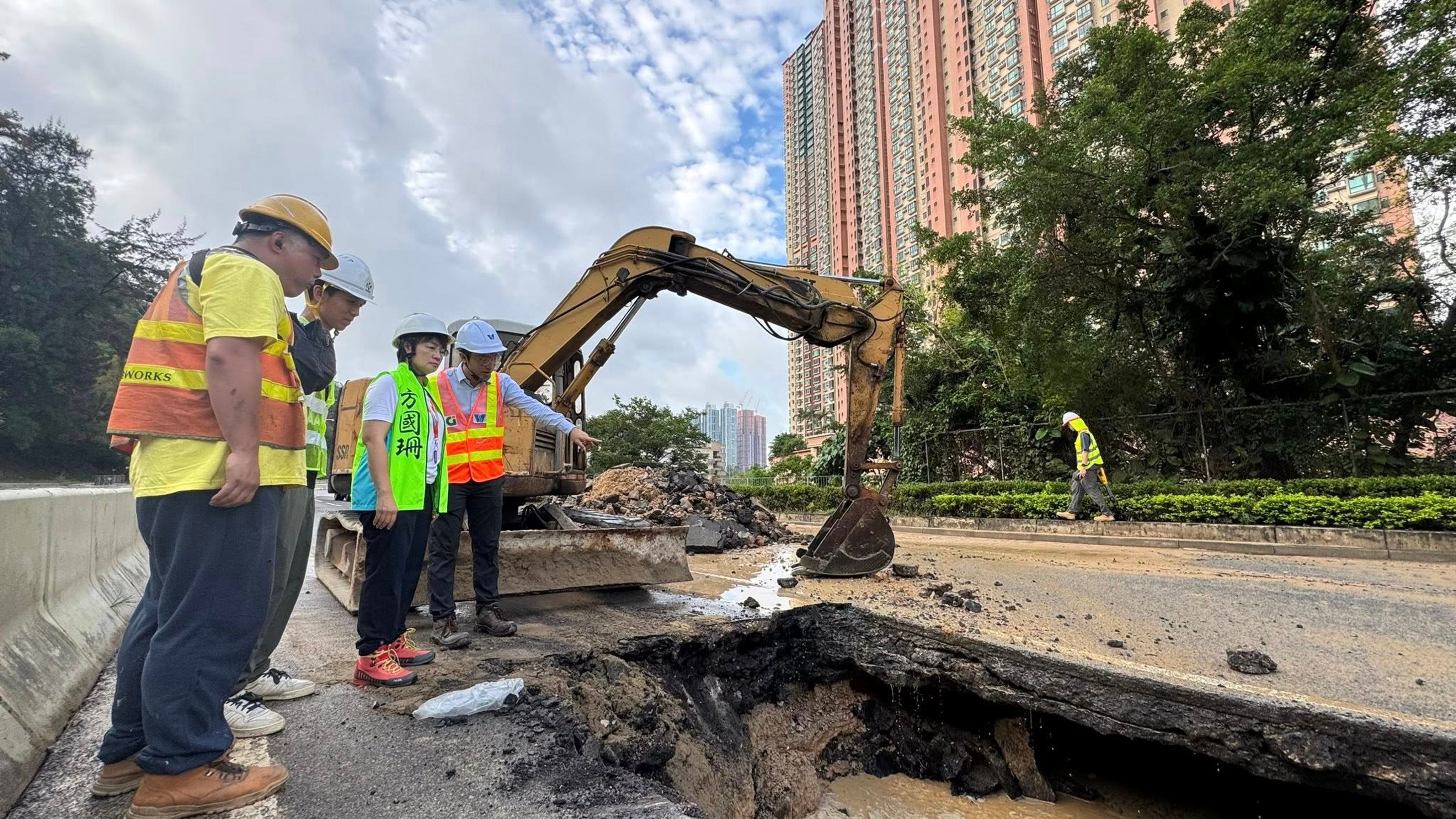 A burst water pipe has left thousands of households and businesses in Tseung Kwan O without flushing water. Photo: Facebook/Christine Fong Kwok Shan