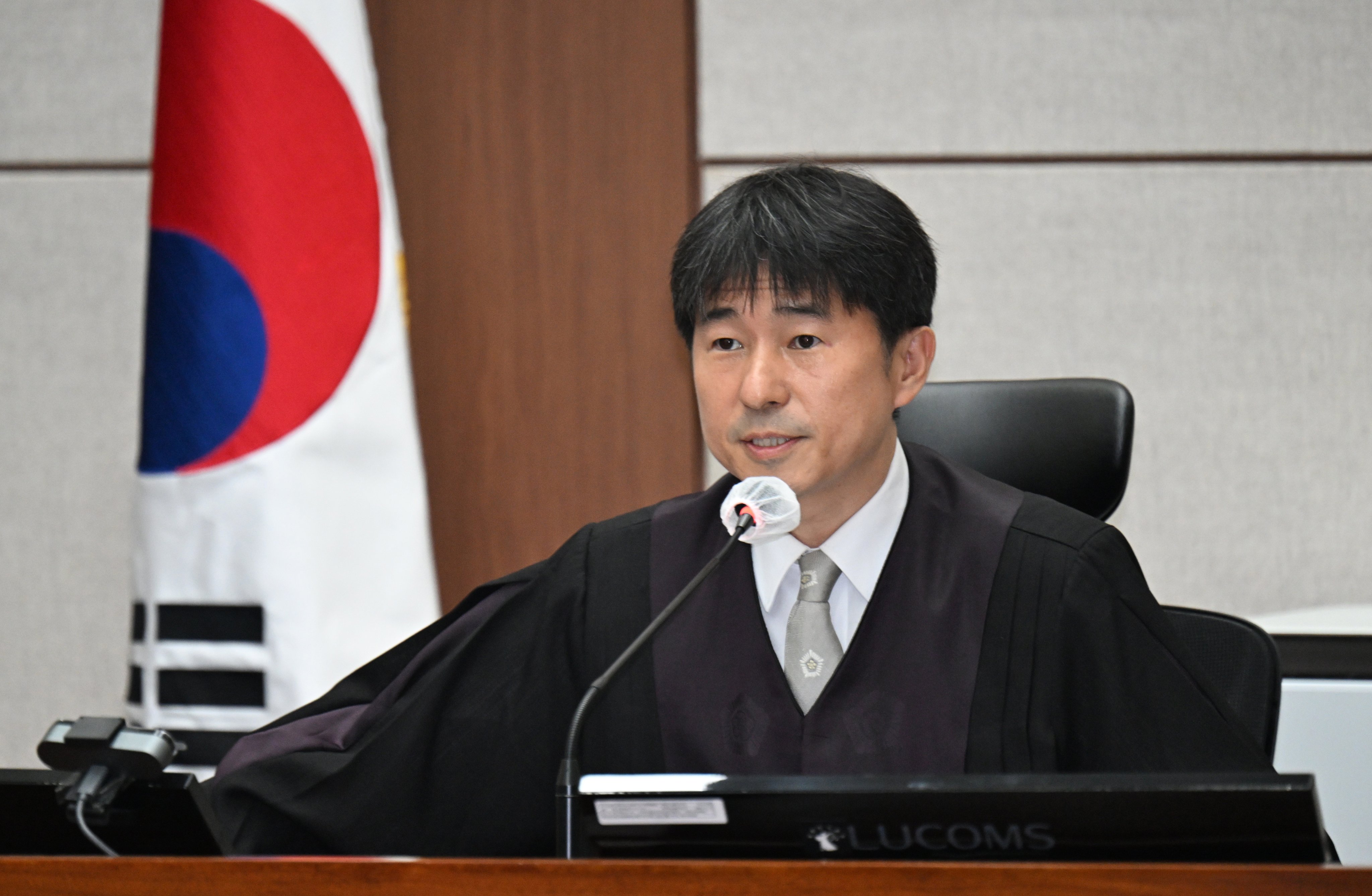 Senior Judge Jee Kui-youn presides over former president Yoon Suk-yeol’s insurrection trial at the Seoul Central District Court on April 21. Photo: Yonhap/EPA-EFE