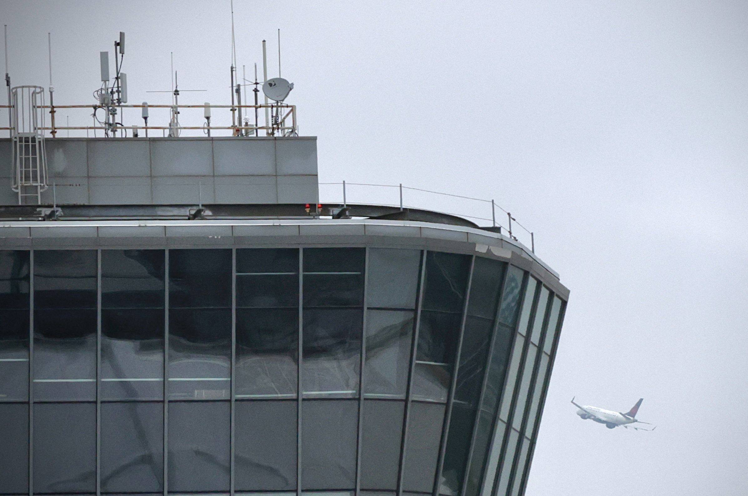 A plane departs from Newark Liberty International Airport in New Jersey on May 7. Photo: AFP