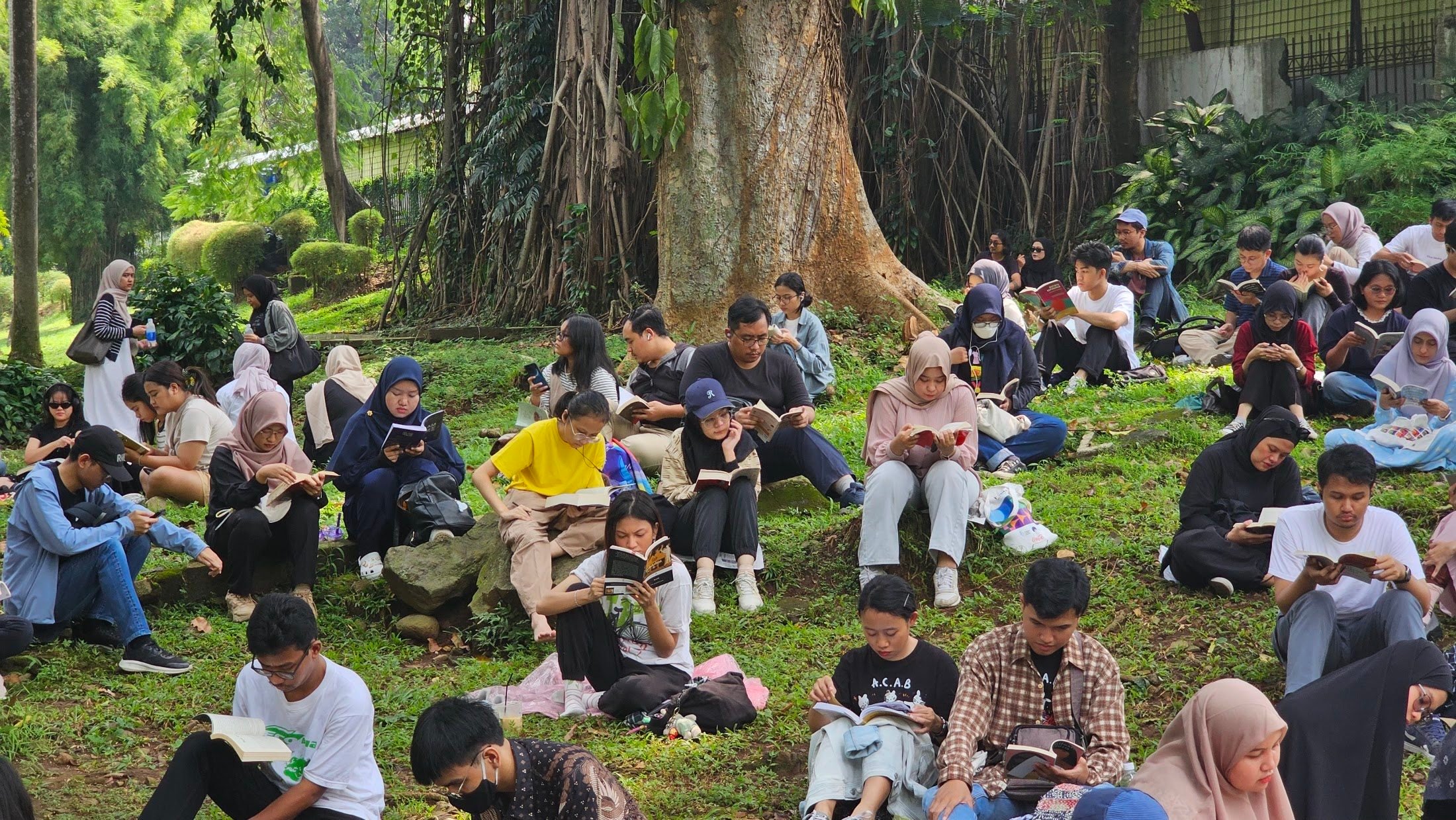 People read books in a park in Jakarta, Indonesia, as part of an event organised by Silent Book Club Jakarta. Photo: Silent Book Club Jakarta