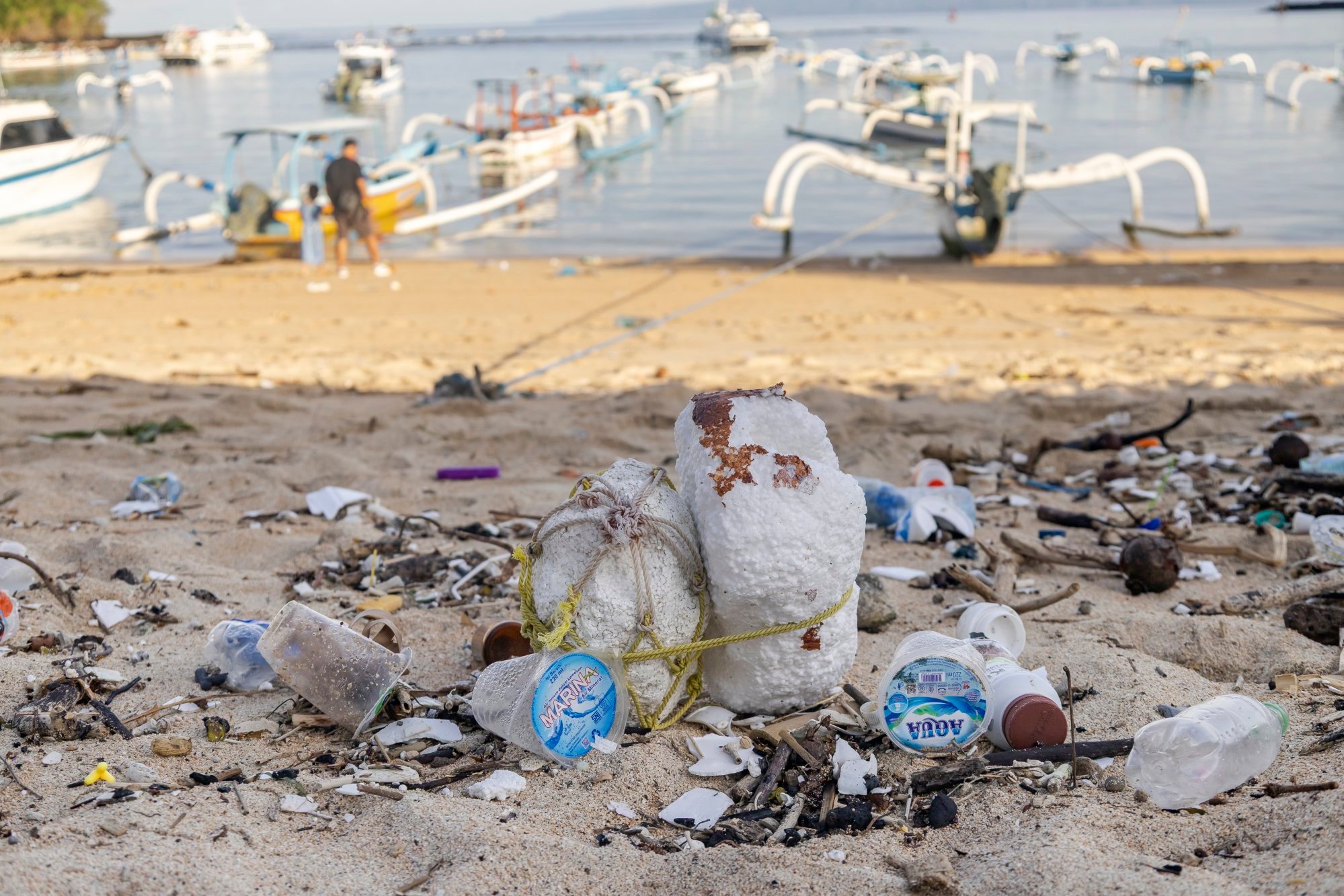 Debris and plastic waste lie on the beach in Bali. Photo: EPA-EFE Debris and plastic waste lie on the beach in Bali. Photo: EPA-EFE