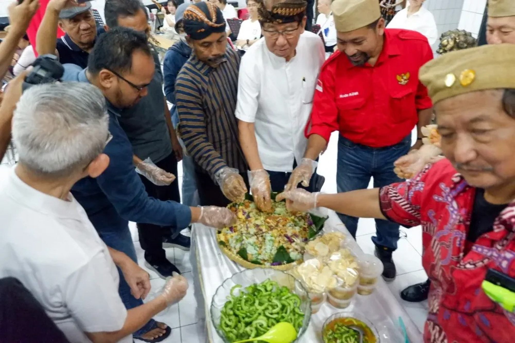 Members of the Chinese-Indonesian community eat a salad of bitter melon to mark the tragedy. Photo: SCMP Members of the Chinese-Indonesian community eat a salad of bitter melon to mark the tragedy. Photo: SCMP