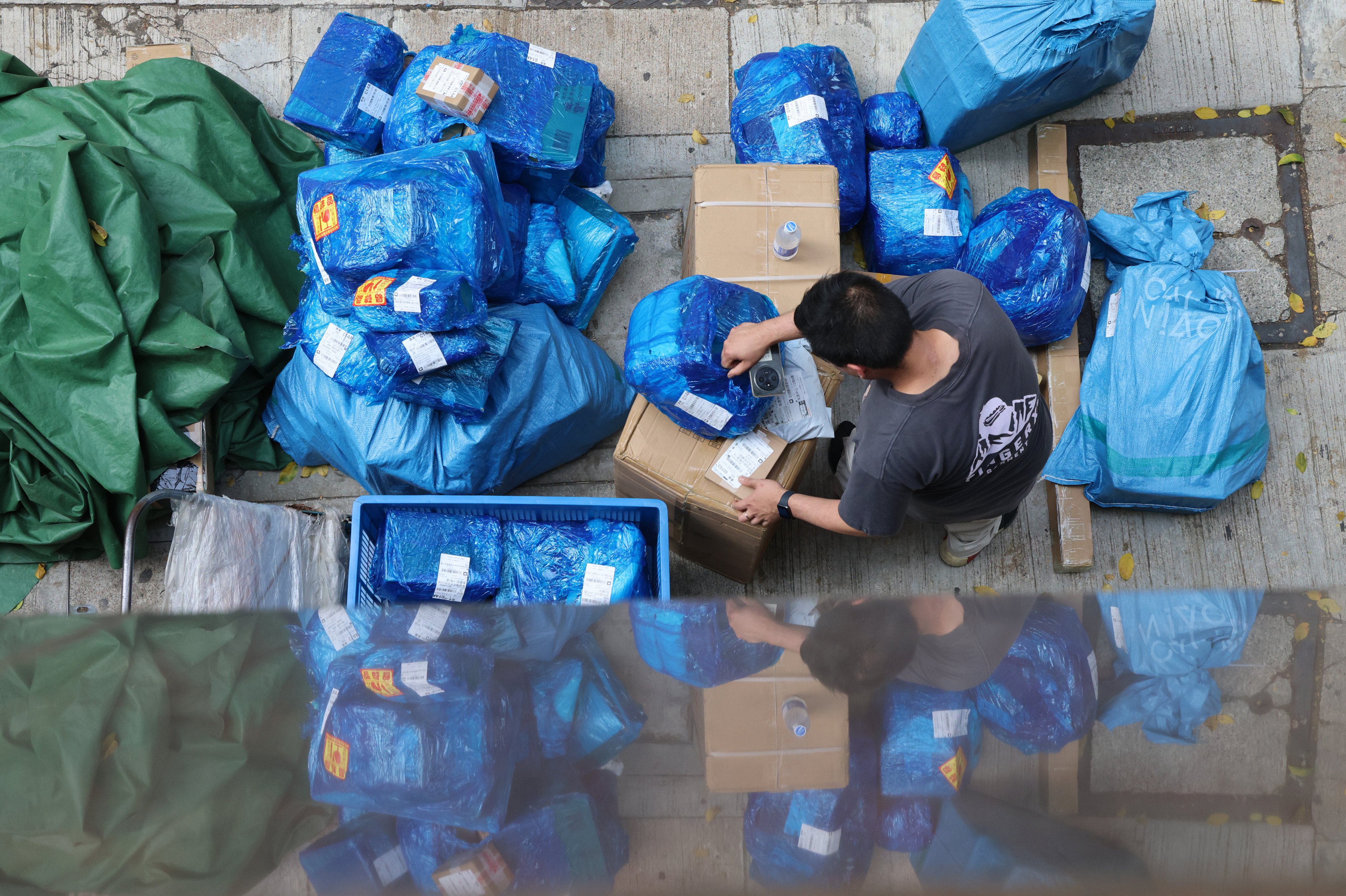 An influx of small parcels from China has led to the US and EU evaluating their tax and fee exemptions for low-value shipments. Photo: Jelly Tse