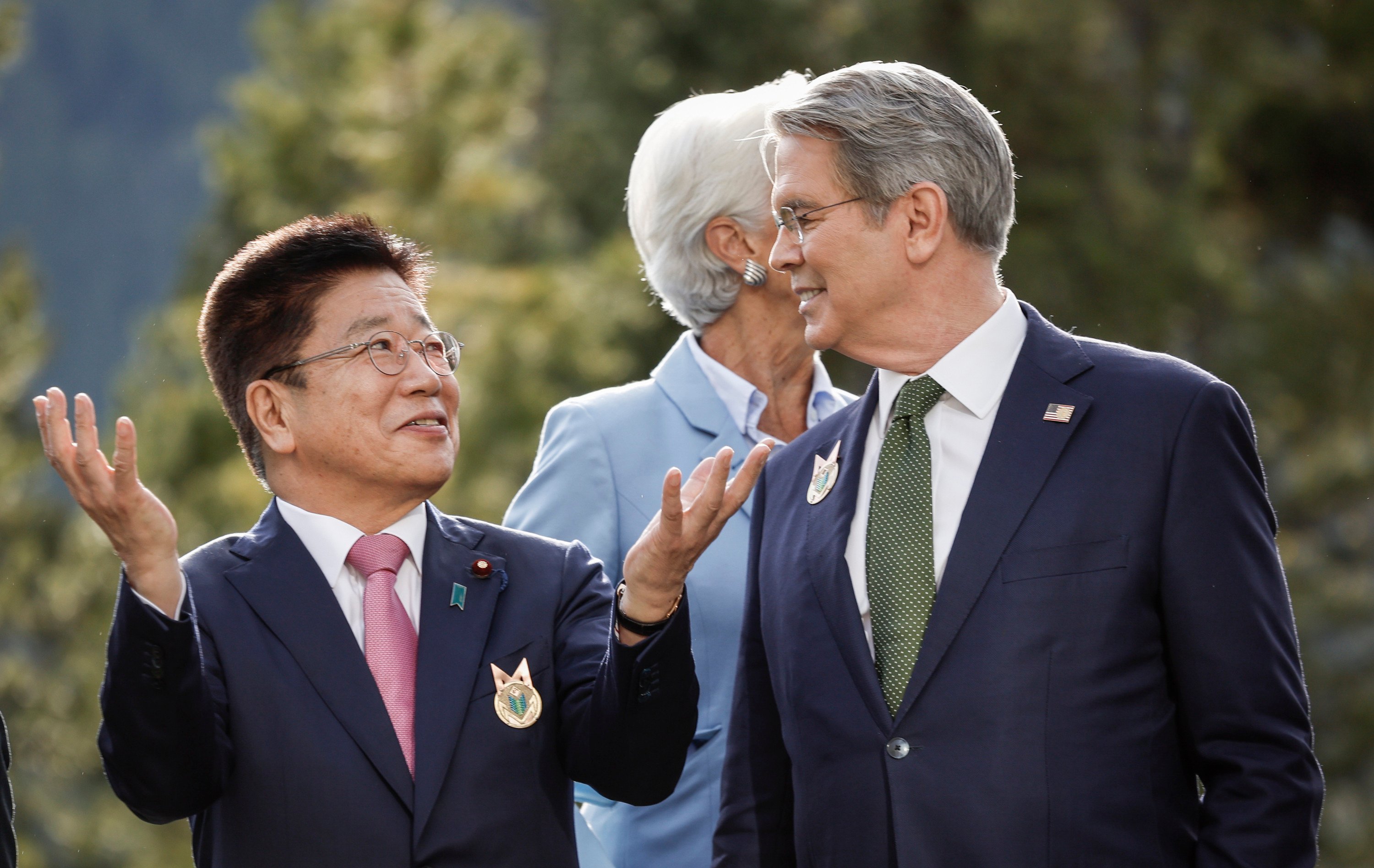 US Treasury Secretary Scott Bessent and Japanese Finance Minister Katsunobu Kato, chat during a photo-op at the G7 finance ministers meeting in Banff, Alberta on May 21. Photo: AP