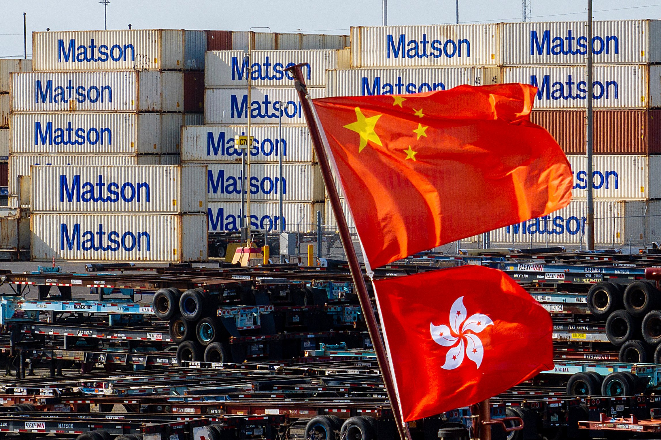 The Chinese national and Hong Kong special administrative region flags fly from a ship at the Port of Oakland on April 15 in California. Photo: AP