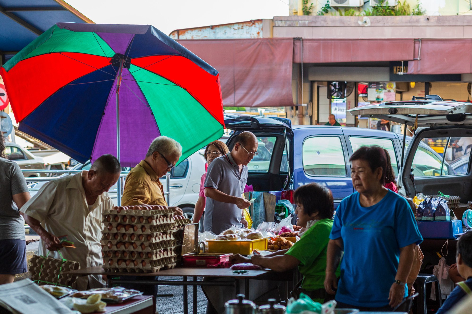Vendors and their customers at Lido Fresh market in Kota Kinabalu, Sabah, Malaysia. Photo: Shutterstock Vendors and their customers at Lido Fresh market in Kota Kinabalu, Sabah, Malaysia. Photo: Shutterstock