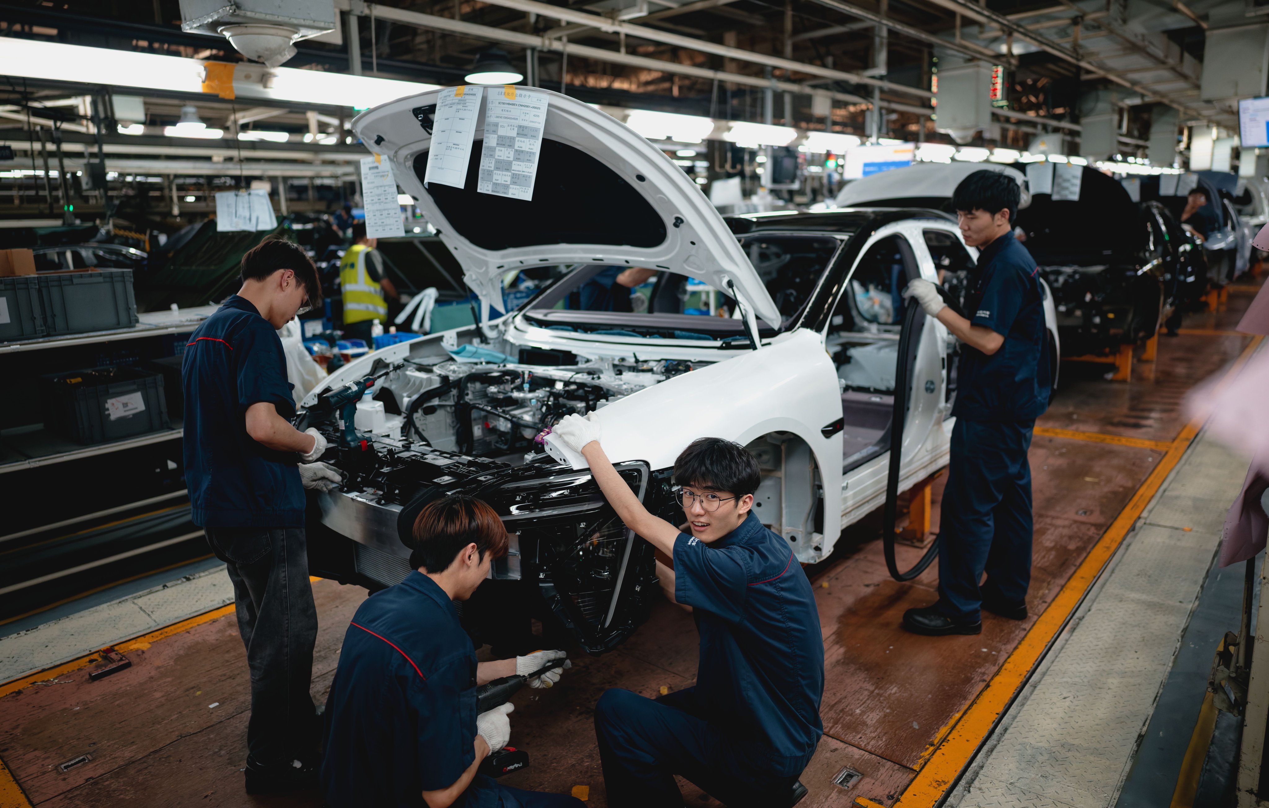 The two sides are discussing minimum pricing for Chinese EV imports to address European concerns about overcapacity. Photo: EPA-EFE