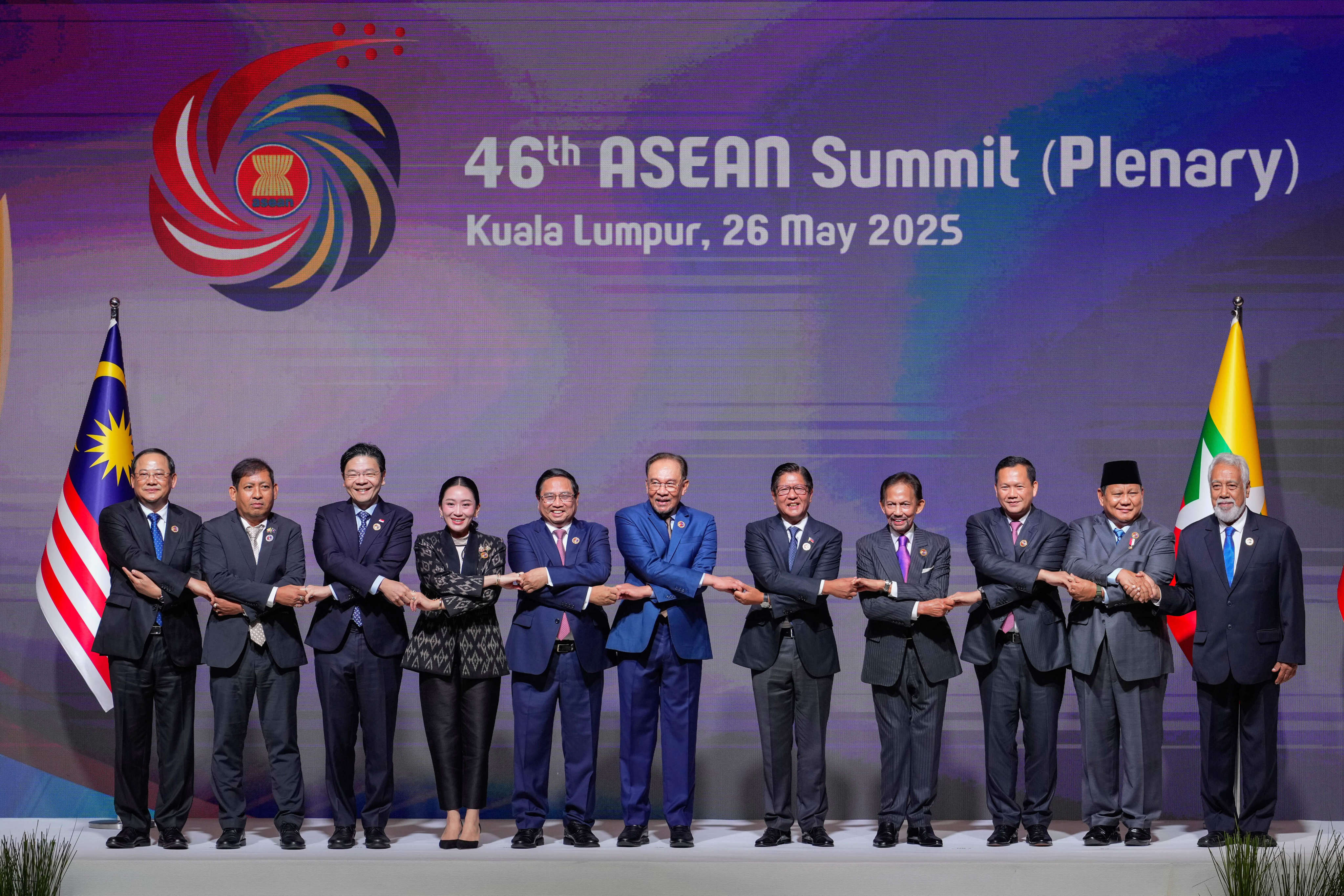 Asean leaders pose for a picture on Monday before the start of the plenary session of the Asean summit in Kuala Lumpur. Photo: AP