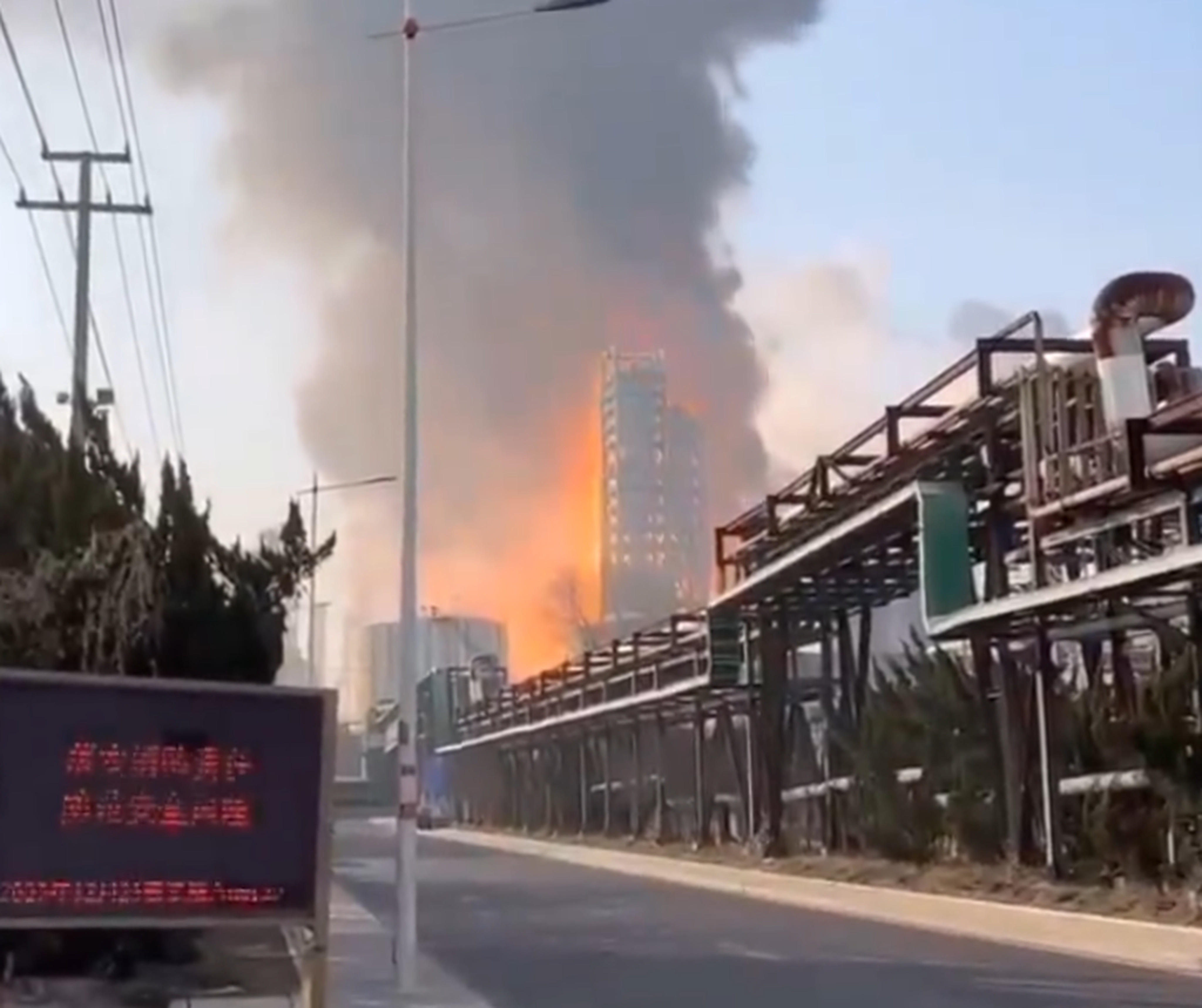 The blast produced a large fireball and sent plumes of smoke hundreds of metres into the air. Photo: Weibo
