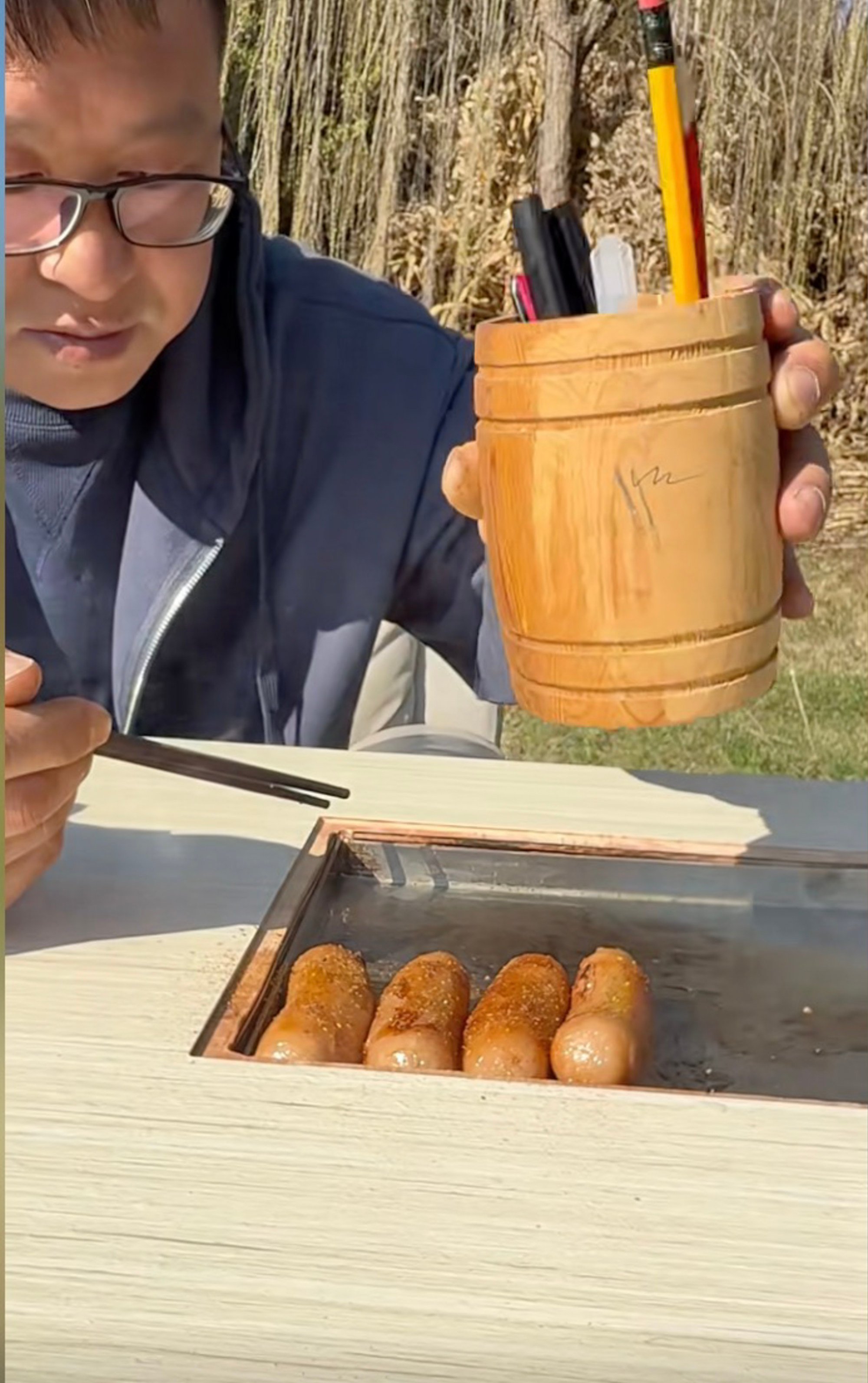 Gu expresses that, despite having built 300 creative vehicles, he still has many goals he wishes to pursue. Photo: Douyin