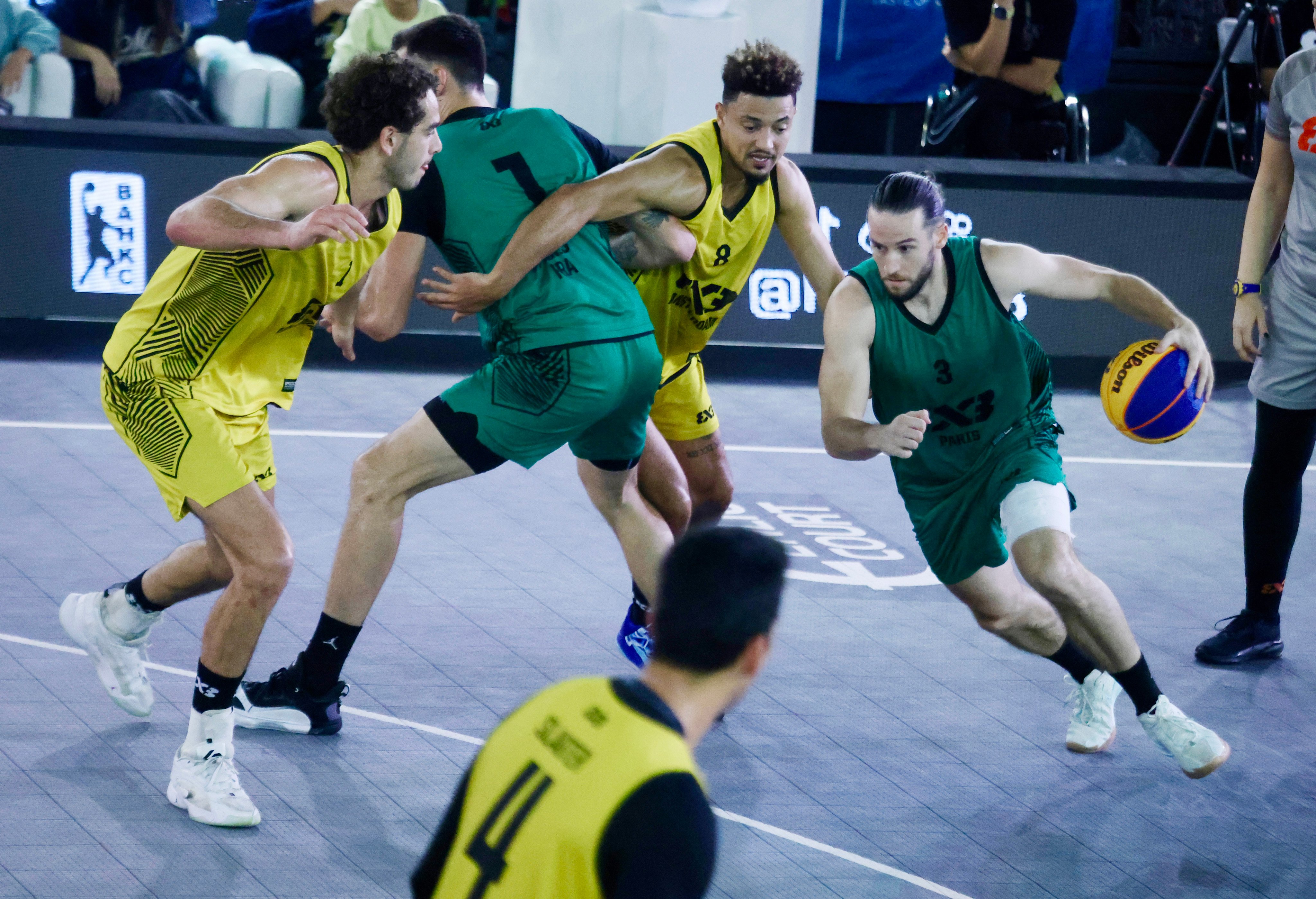 Amsterdam (in yellow) beat Paris 22-20 to win the 3x3 World Tour Hong Kong Final last year at Victoria Park. Photo: Jonathan Wong