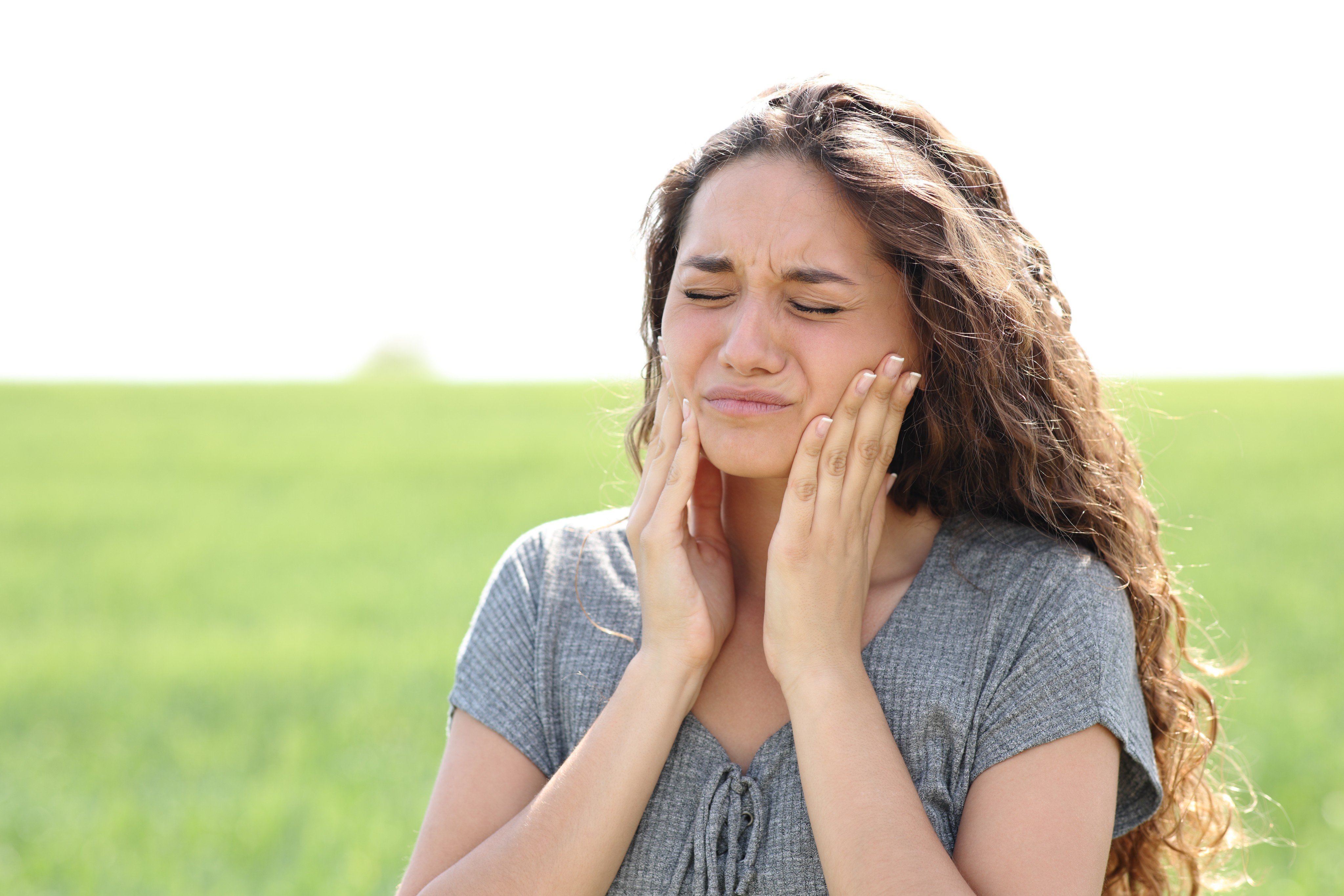 There are three main signs to watch for if you have developed TMJ: joint noises, pain and restricted mouth opening. Early symptoms include cheek pain, tension headaches or pain near the ears, neck and shoulders. 
Photo: Shutterstock