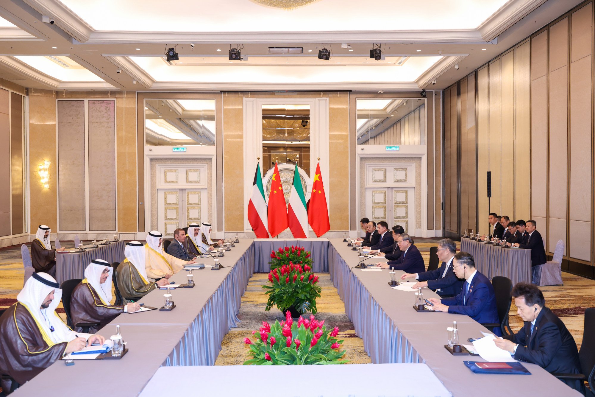Sheikh Sabah Al-Khaled Al-Hamad Al-Sabah, crown prince of Kuwait, meets with Chinese Premier Li Qiang in Kuala Lumpur on Monday. Photo: Xinhua Sheikh Sabah Al-Khaled Al-Hamad Al-Sabah, crown prince of Kuwait, meets with Chinese Premier Li Qiang in Kuala Lumpur on Monday. Photo: Xinhua