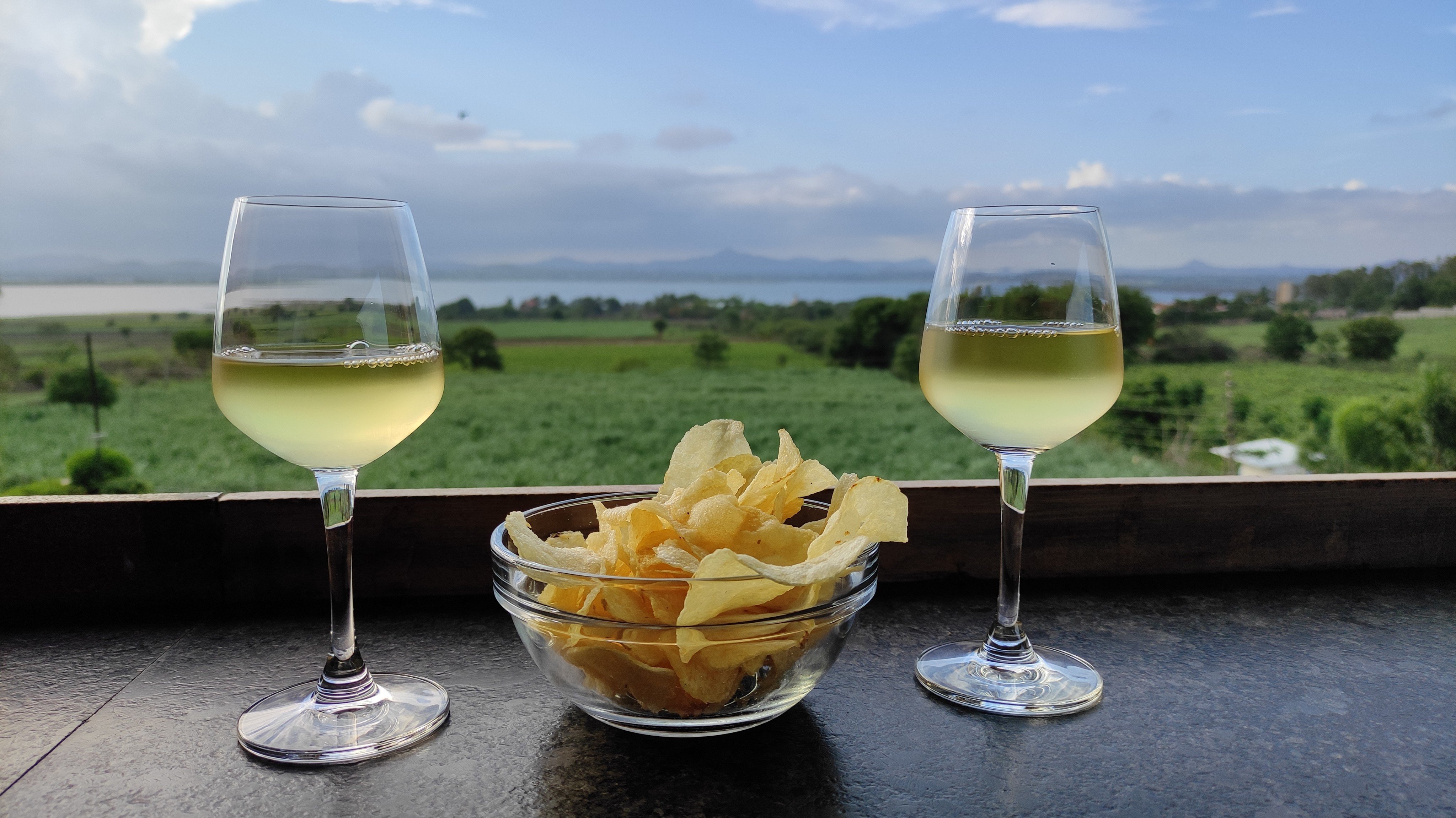 Wine and crisps served in Nashik, India. Photo: Shutterstock