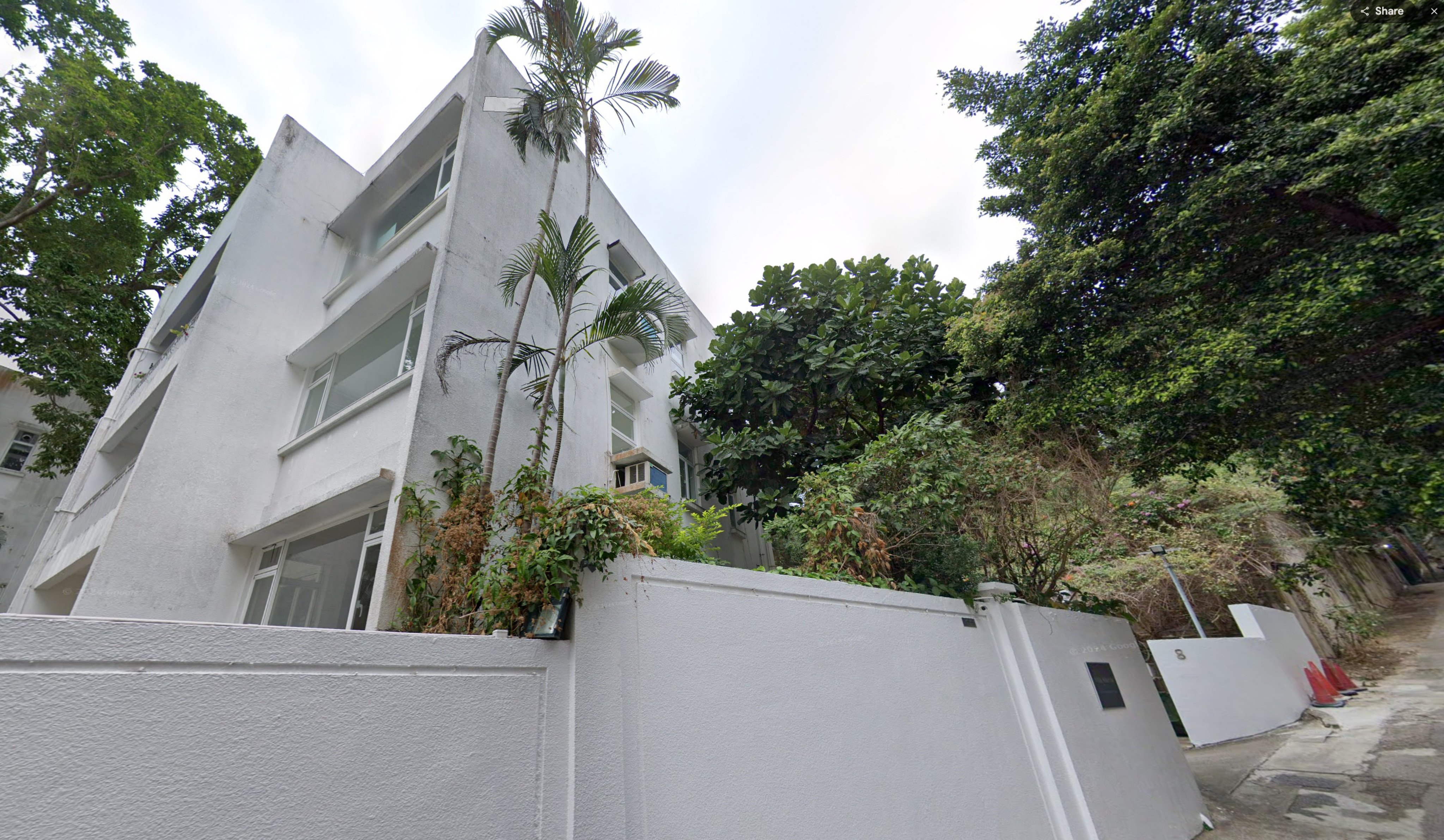 The property at 8 Stanley Beach Road. Photo: Google Maps