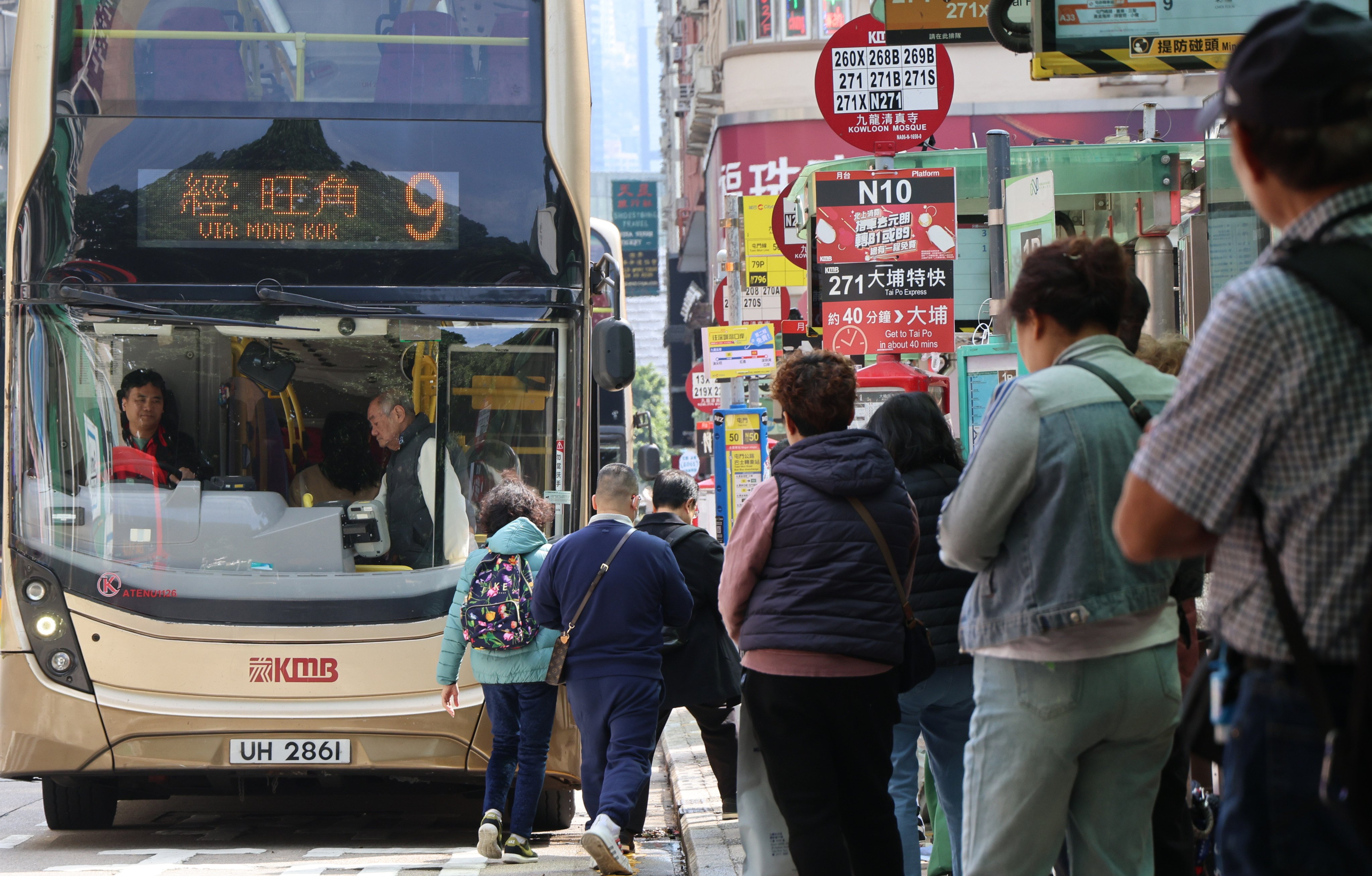 Passengers get on a bus at a bus stop on Nathan Road in Tsim Sha Tsui, Hong Kong. Photo: Jelly Tse