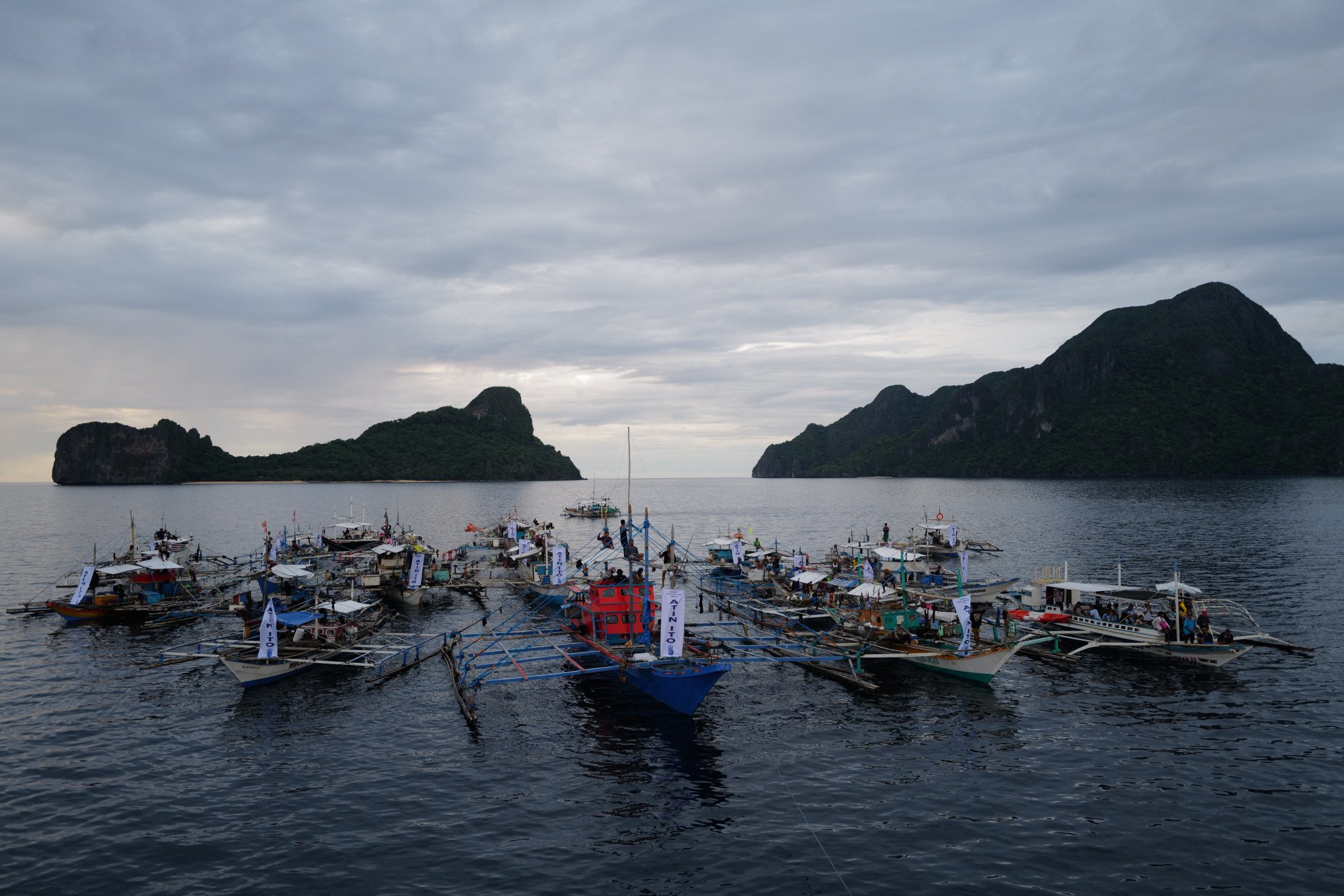 Filipino fishermen are seen off the waters of El Nido in Palawan on Monday during the send-off concert by local and foreign artists. Photo: Jeoffrey Maitem Filipino fishermen are seen off the waters of El Nido in Palawan on Monday during the send-off concert by local and foreign artists. Photo: Jeoffrey Maitem