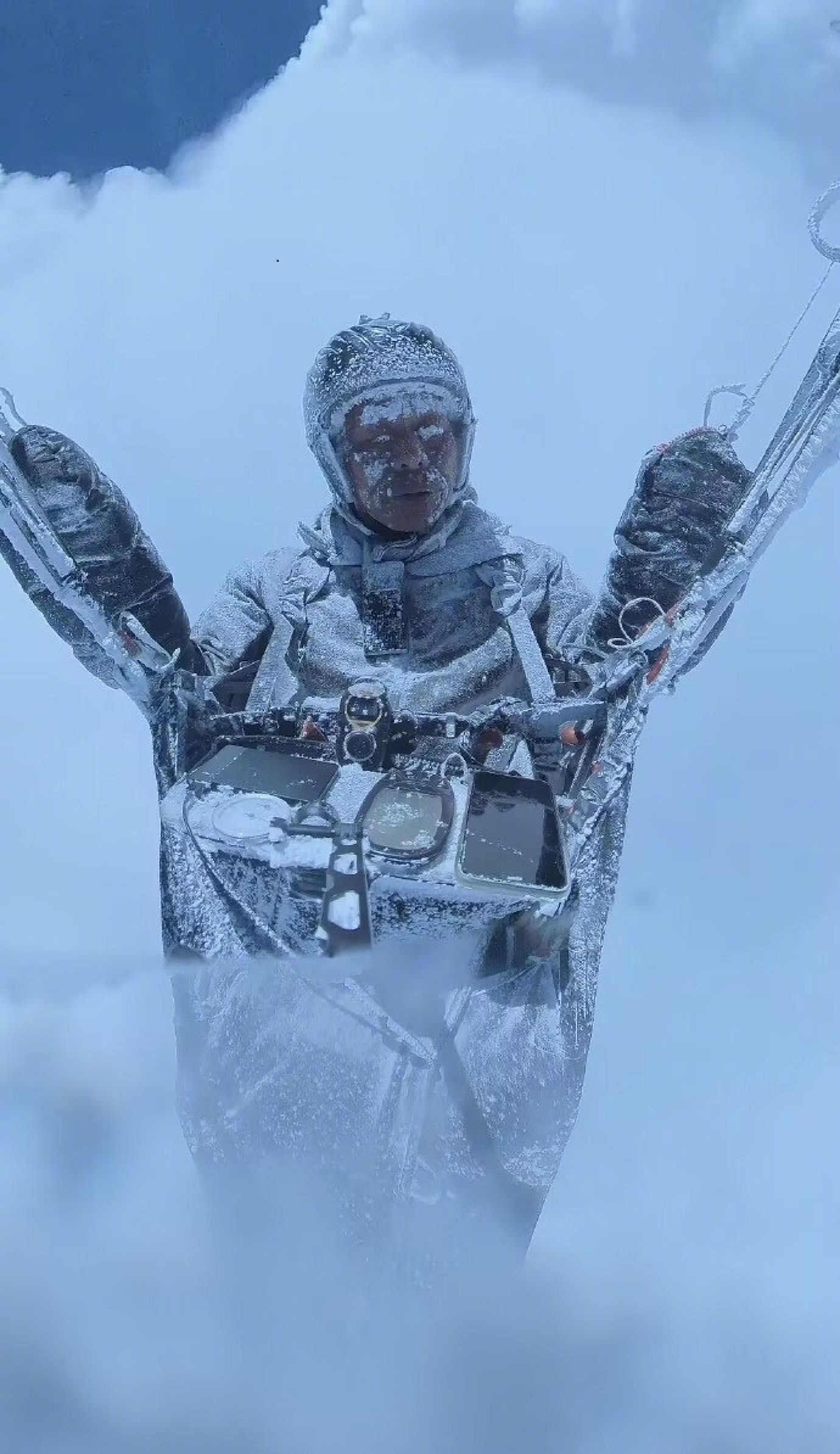 Chinese paraglider Peng Yujiang had a lucky escape after being carried to 28,000 ft. Photo: Weibo/Chinese Weather Enthusiasts Chinese paraglider Peng Yujiang had a lucky escape after being carried to 28,000 ft. Photo: Weibo/Chinese Weather Enthusiasts