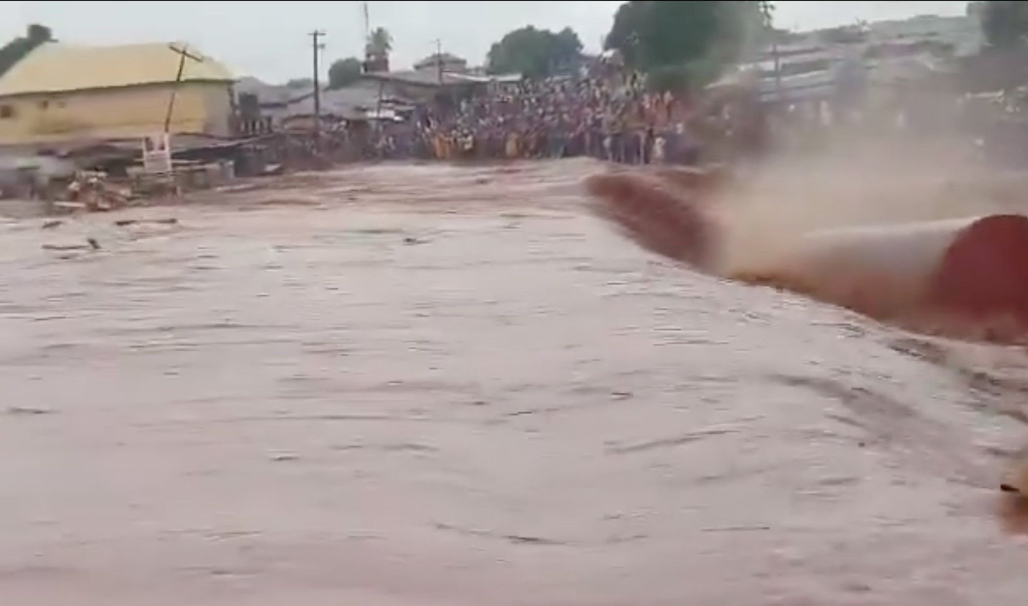 Floods submerged Mokwa, a market town in Nigeria’s Niger State. The floods were triggered by torrential rains that lasted several hours. Photo: X/RenderNature