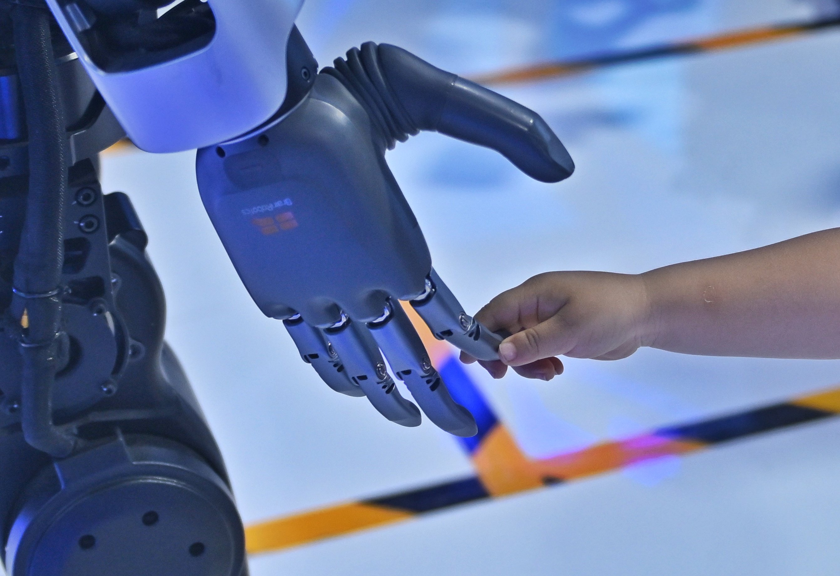 A child interacts with a robot at the 20th Western China International Fair in Chengdu, southwest China’s Sichuan Province, May 25, 2025. Photo: Xinhua