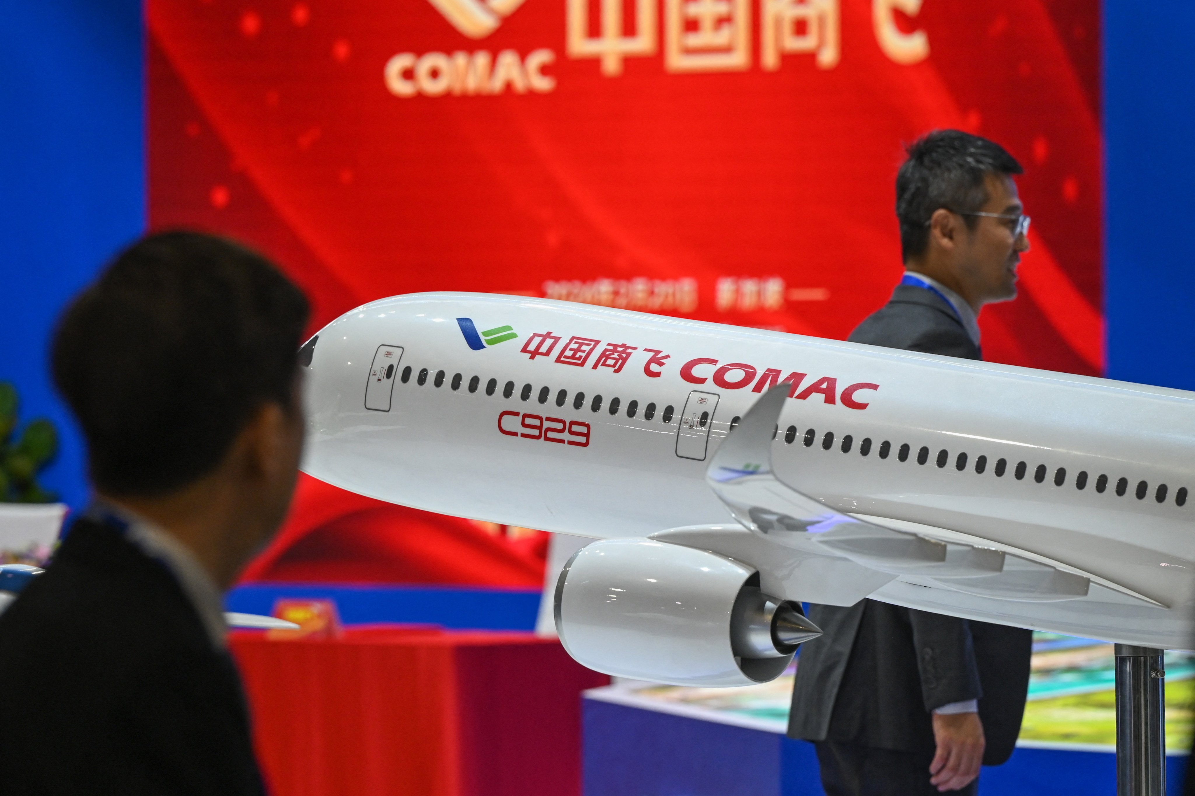 A miniature model of China’s Comac C929 airplane is displayed at the Singapore Airshow on February 20, 2024. Photo: AFP