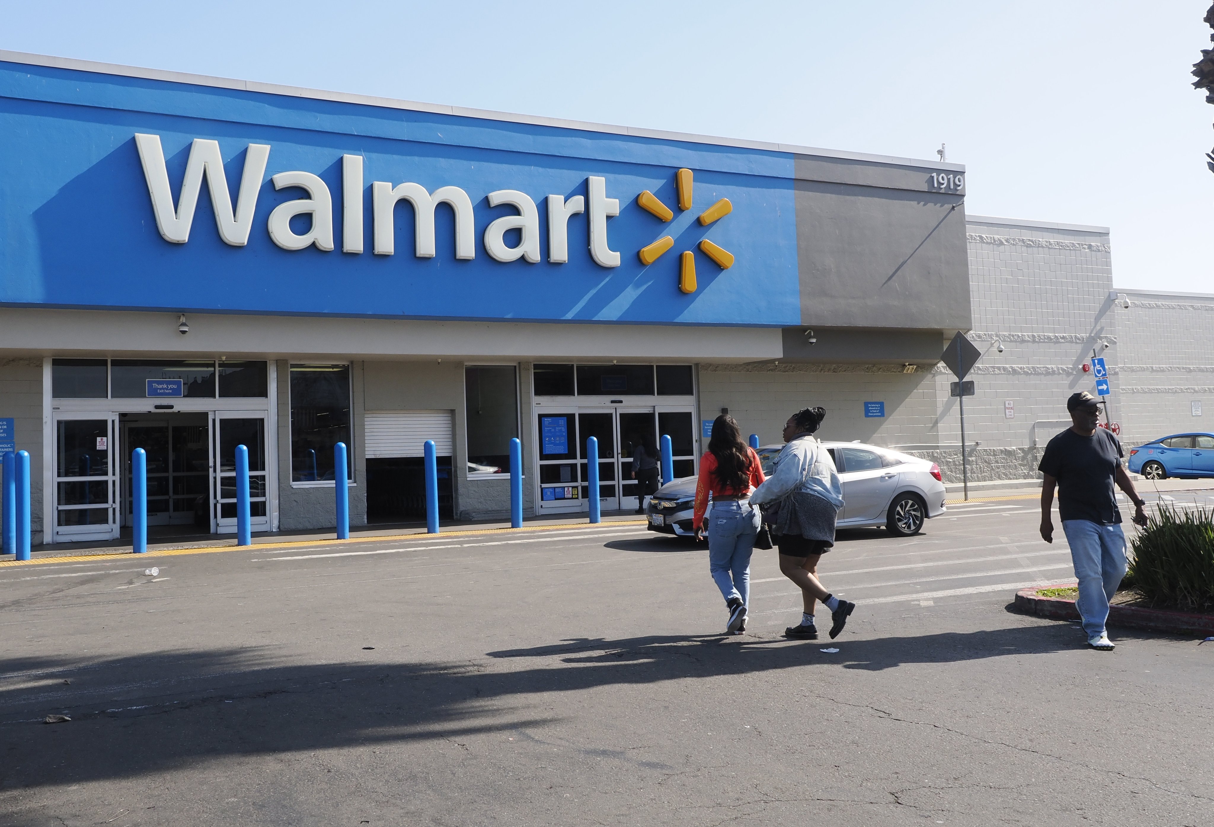 US retail giants are now demanding that Chinese suppliers shoulder half or two-thirds of the additional costs they are facing due to US tariffs, industry sources told the Post. Photo: EPA-EFE