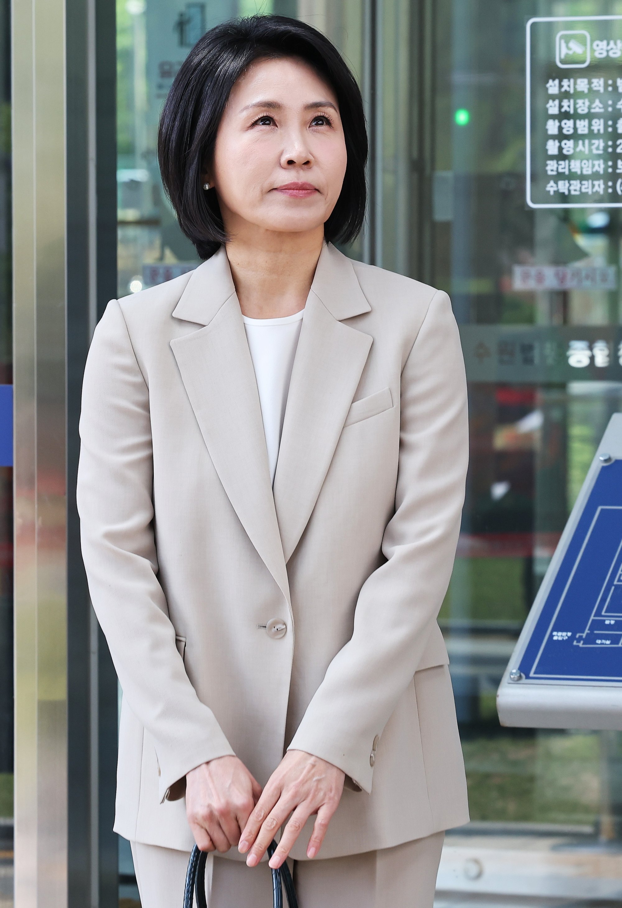 Kim Hye-kyung, wife of Democratic Party presidential candidate Lee Jae-myung, leaves the Suwon High Court on May 12 after it upheld a 1.5 million won fine for misusing a Gyeonggi government credit card in 2021 to support her husband’s campaign. Photo: EPA-EFE Kim Hye-kyung, wife of Democratic Party presidential candidate Lee Jae-myung, leaves the Suwon High Court on May 12 after it upheld a 1.5 million won fine for misusing a Gyeonggi government credit card in 2021 to support her husband’s campaign. Photo: EPA-EFE