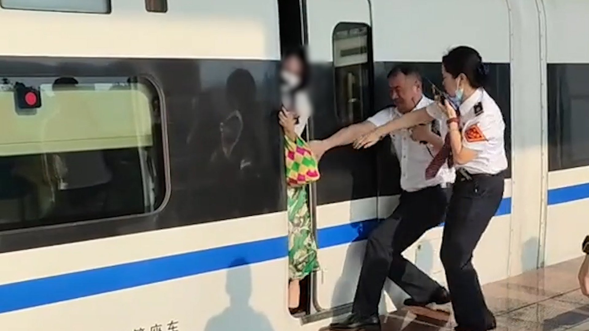 Woman getting off wrong train in China trapped by door