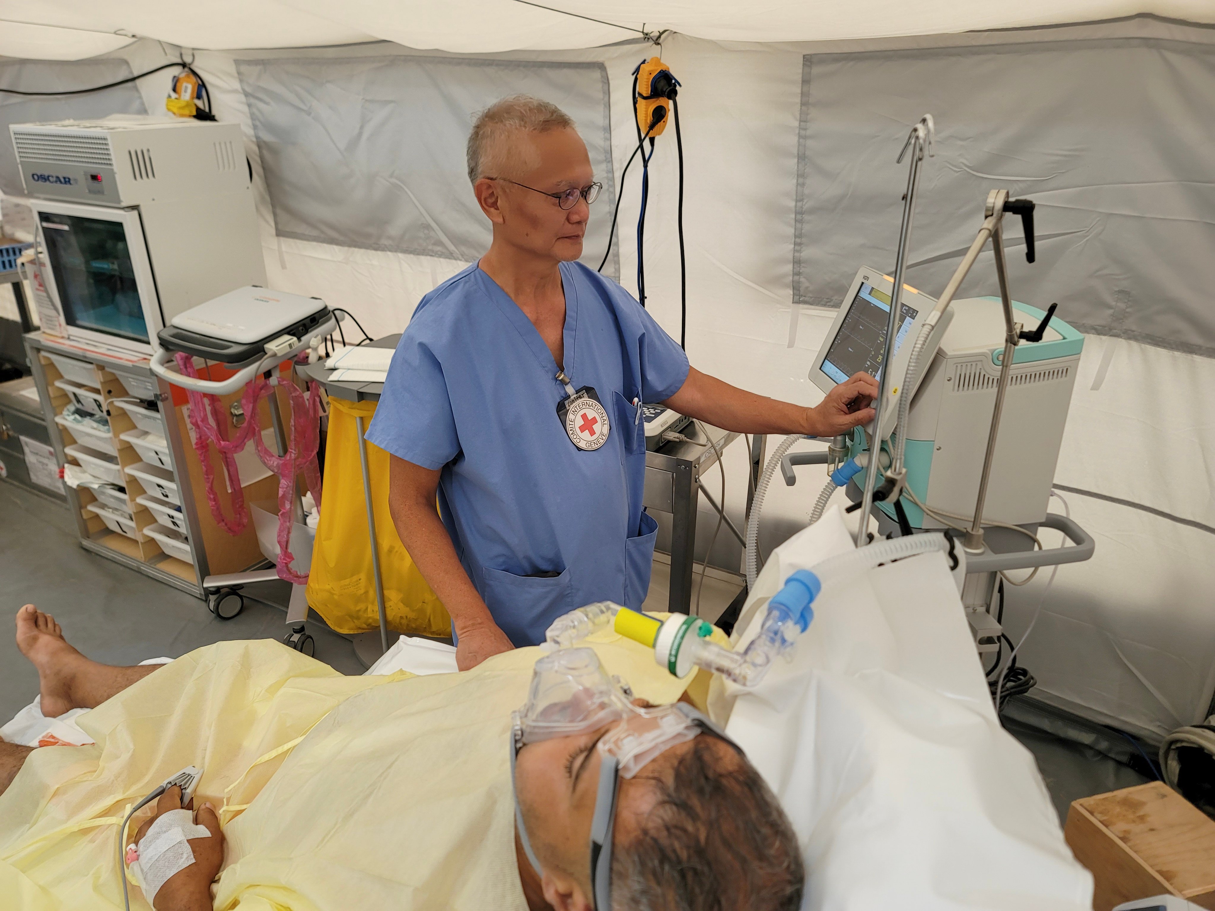 Hong Kong nurse Walter Leung attends to a patient in Gaza. Photo: Walter Leung