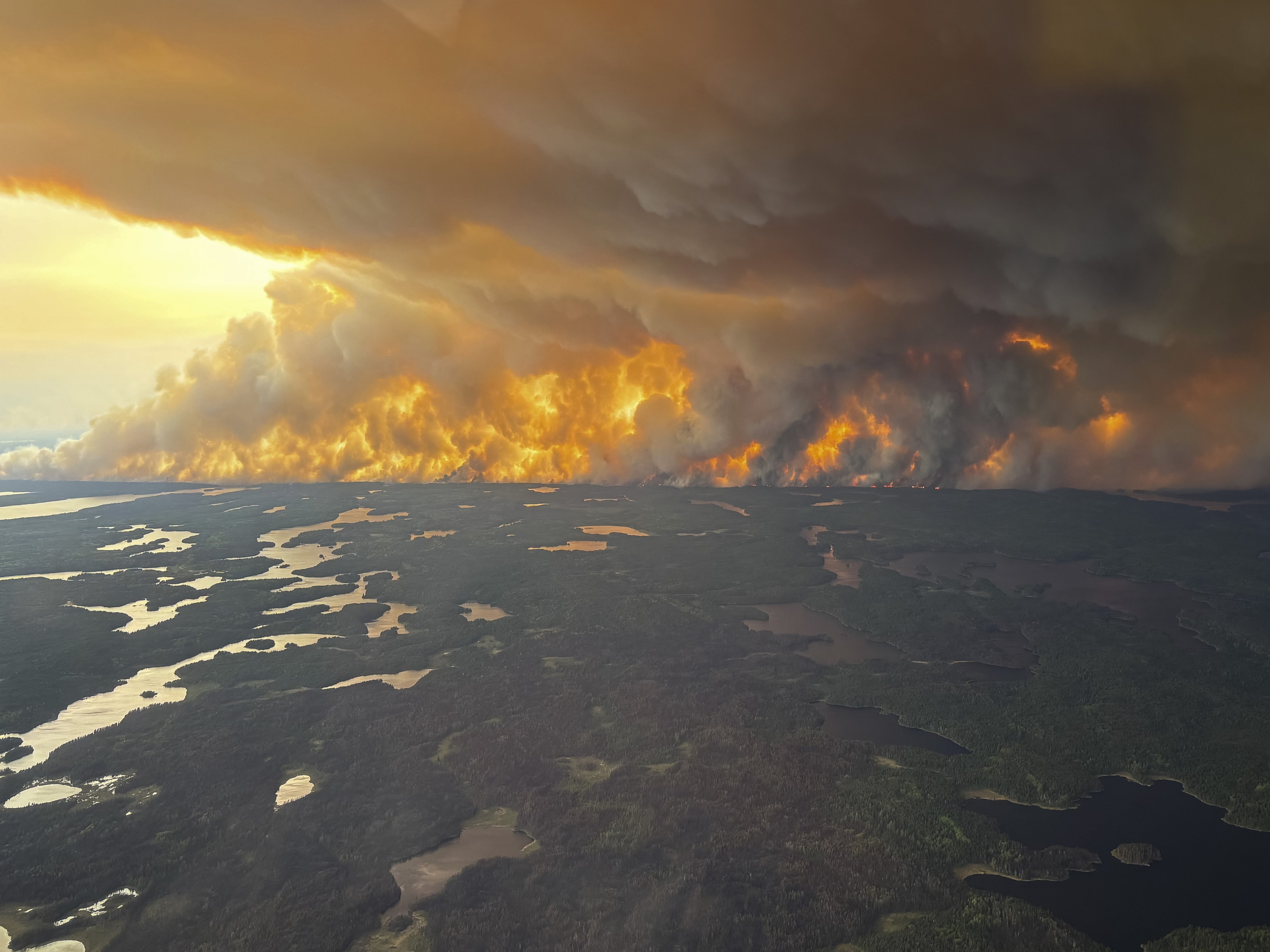 A large wildfire in Flin Flon, Manitoba, Canada. Thousands of people in the area have been evacuated from their homes and Manitoba has declared a state of emergency. Photo: Government of Manitoba / EPA-EFE
