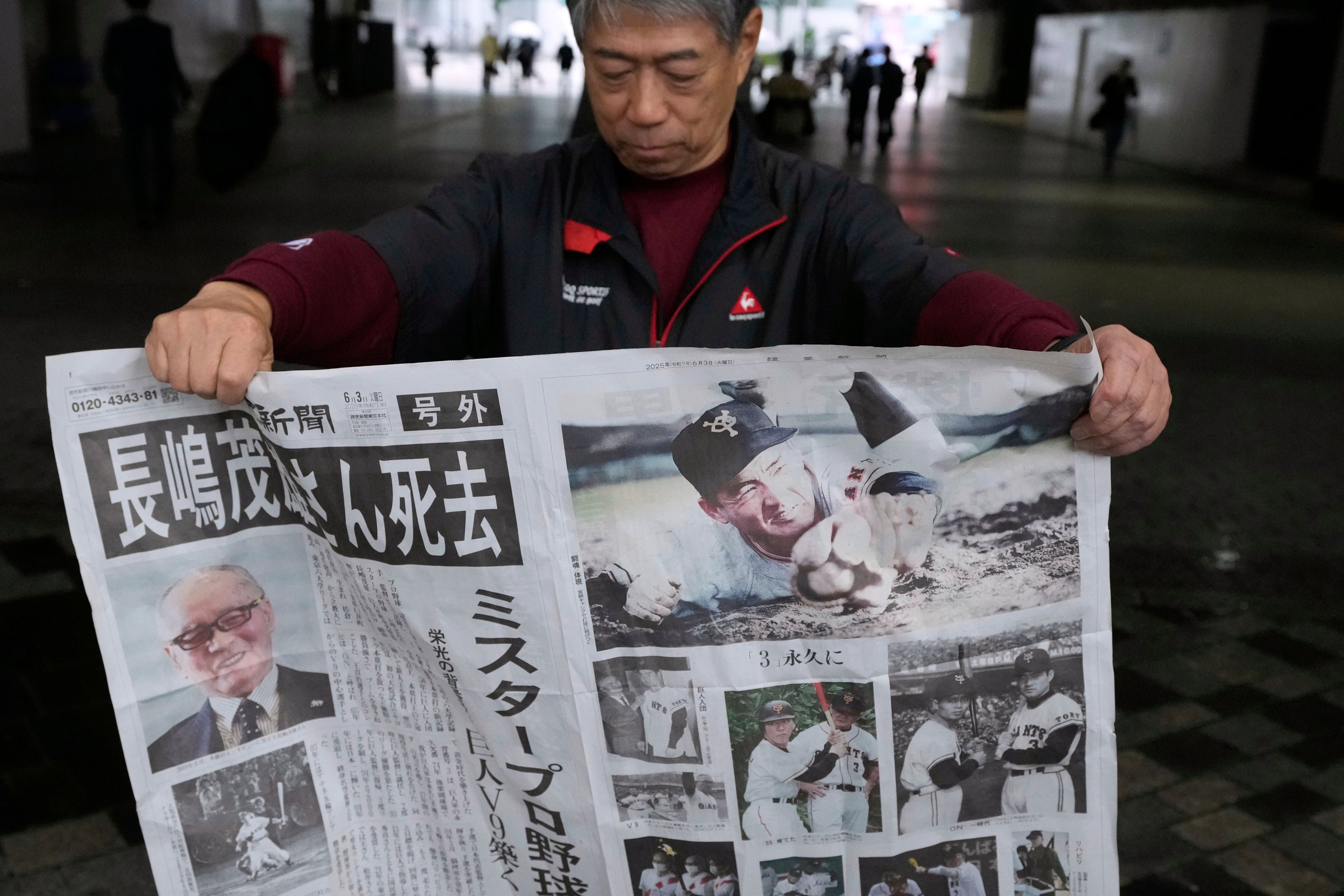 A special edition of the Yomiuri Shimbun newspaper reporting that Shigeo Nagashima, one of the most famous people in Japan during his playing days, had died on Tuesday. Photo:  AP