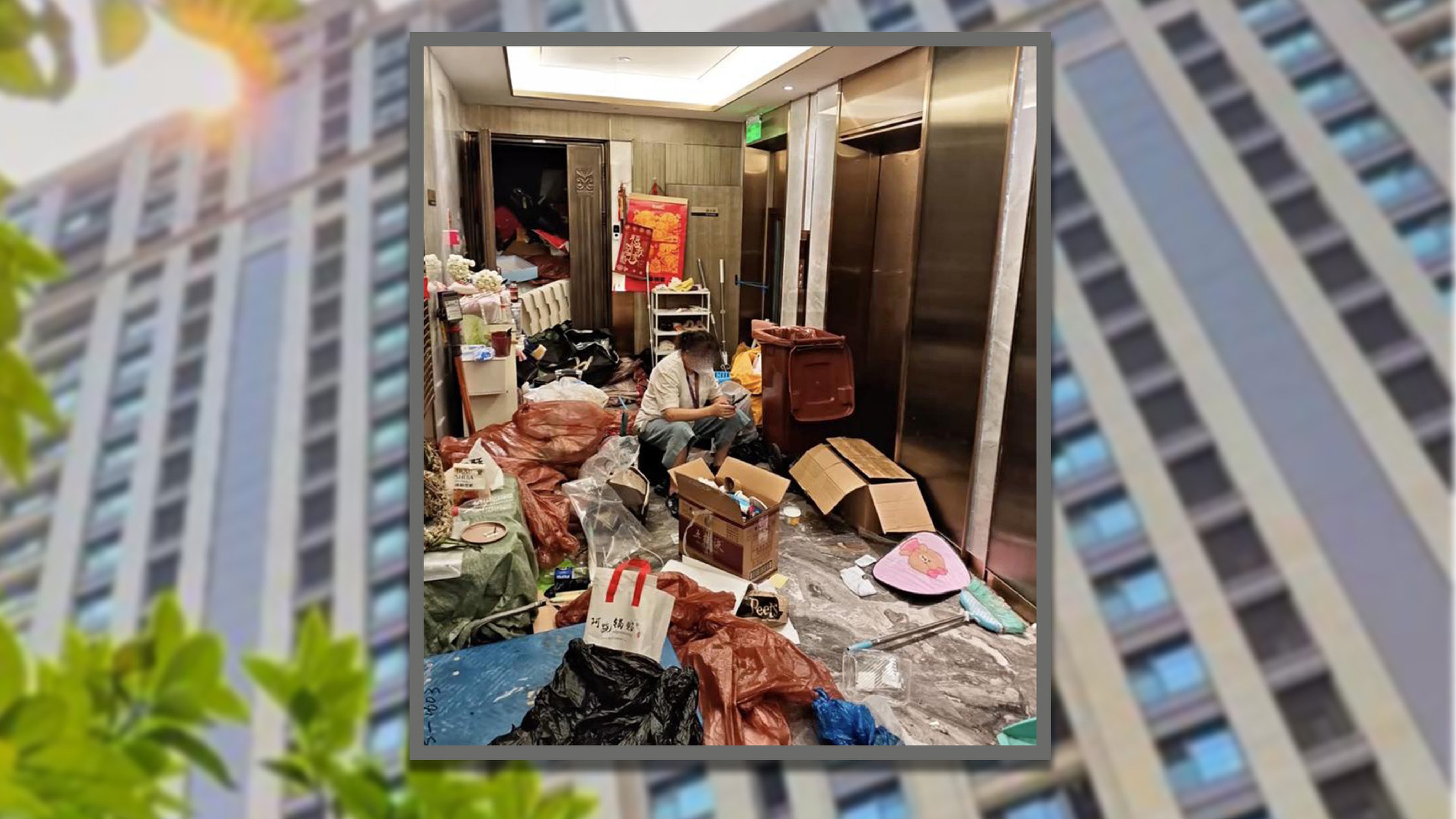 A woman in China who is obsessed with collecting rubbish has filled her upscale home with junk, triggering complaints. Photo: SCMP composite/Douyin