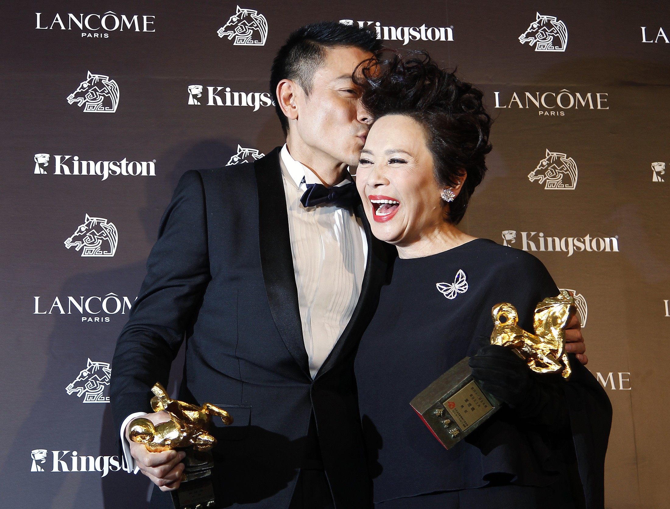 Andy Lau kisses Deanie Ip as the pair celebrate winning the best actor and best actress awards for A Simple Life at the 2011 Golden Horse Film Awards in Hsinchu, Taiwan, on November 26, 2011. Photo: Reuters