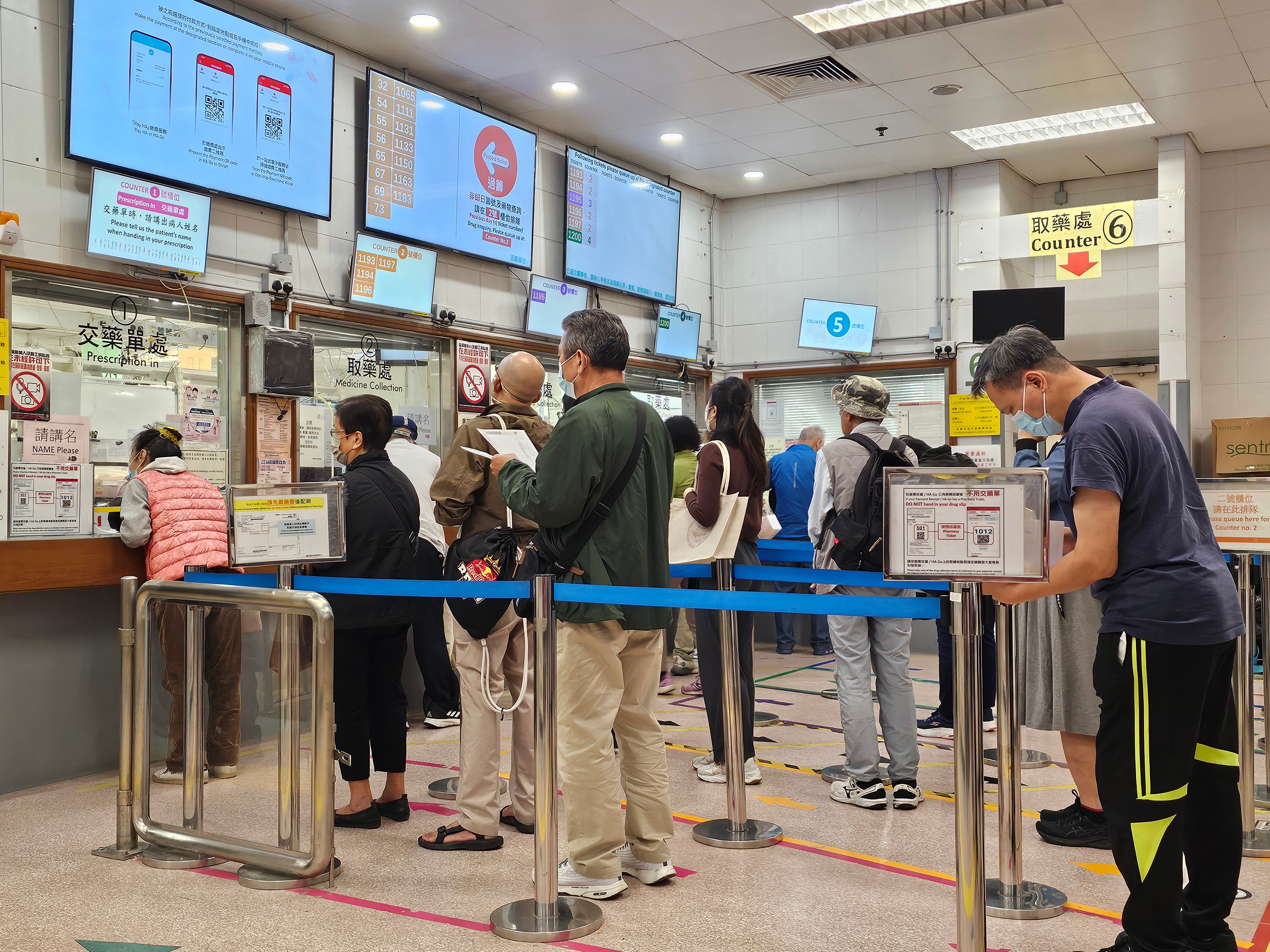 People wait in a queue for medicine at the pharmacy in Kwong Wah Hospital on March 24. Photo: Edmond So