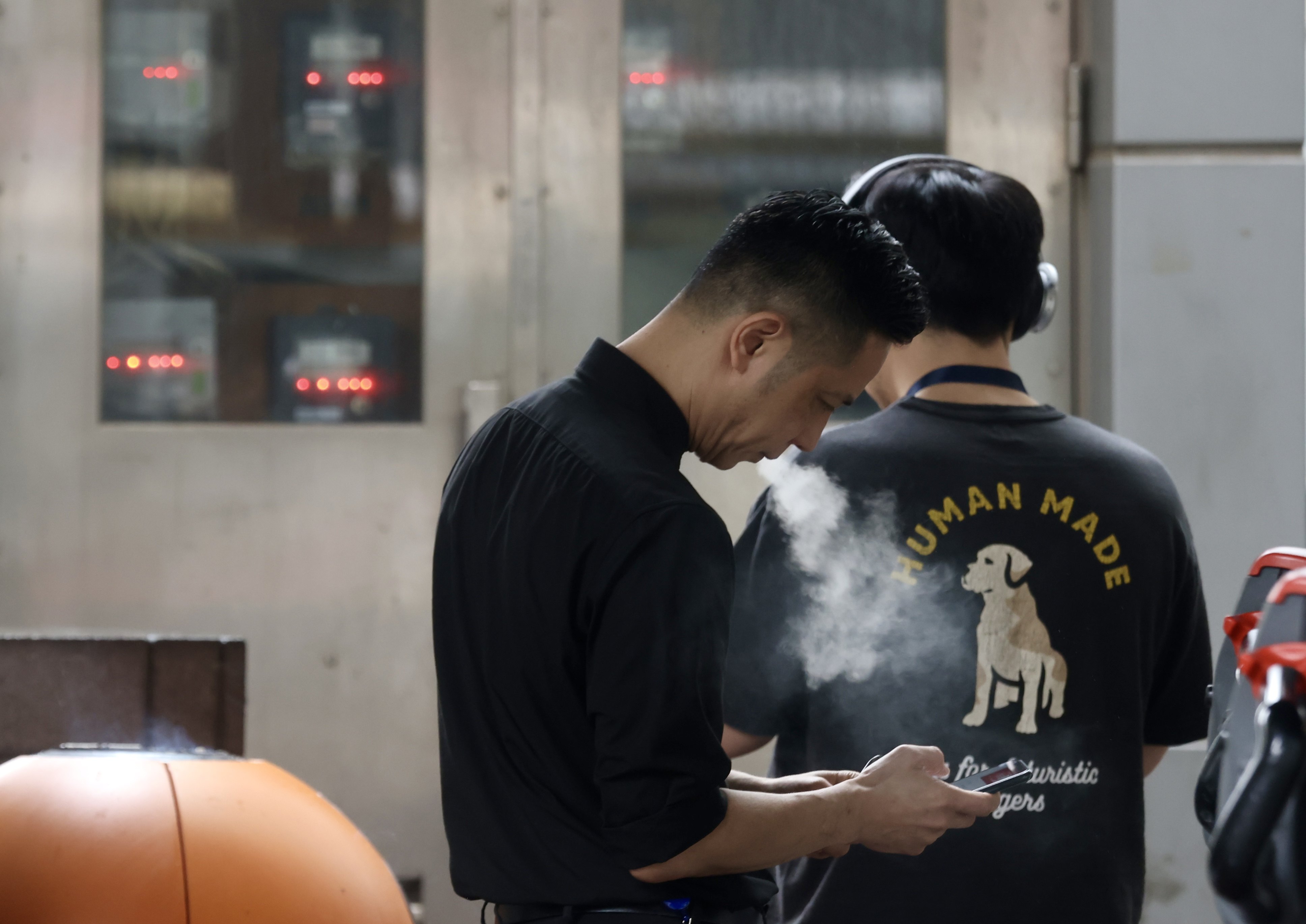People vape in Central district on April 25. Photo: Jonathan Wong