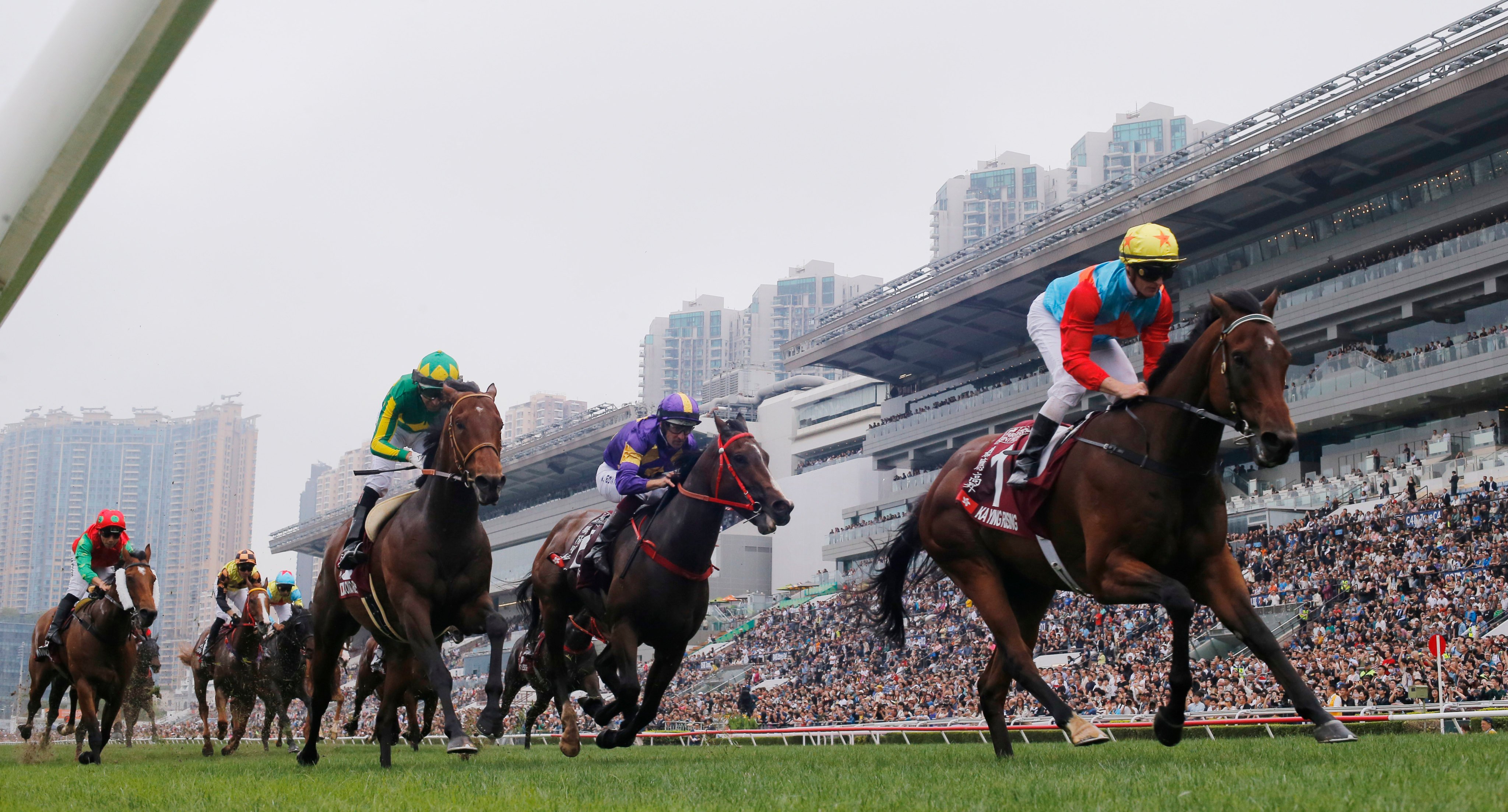 Ka Ying Rising wins April’s Chairman’s Sprint Prize under Zac Purton. Photos: Kenneth Chan