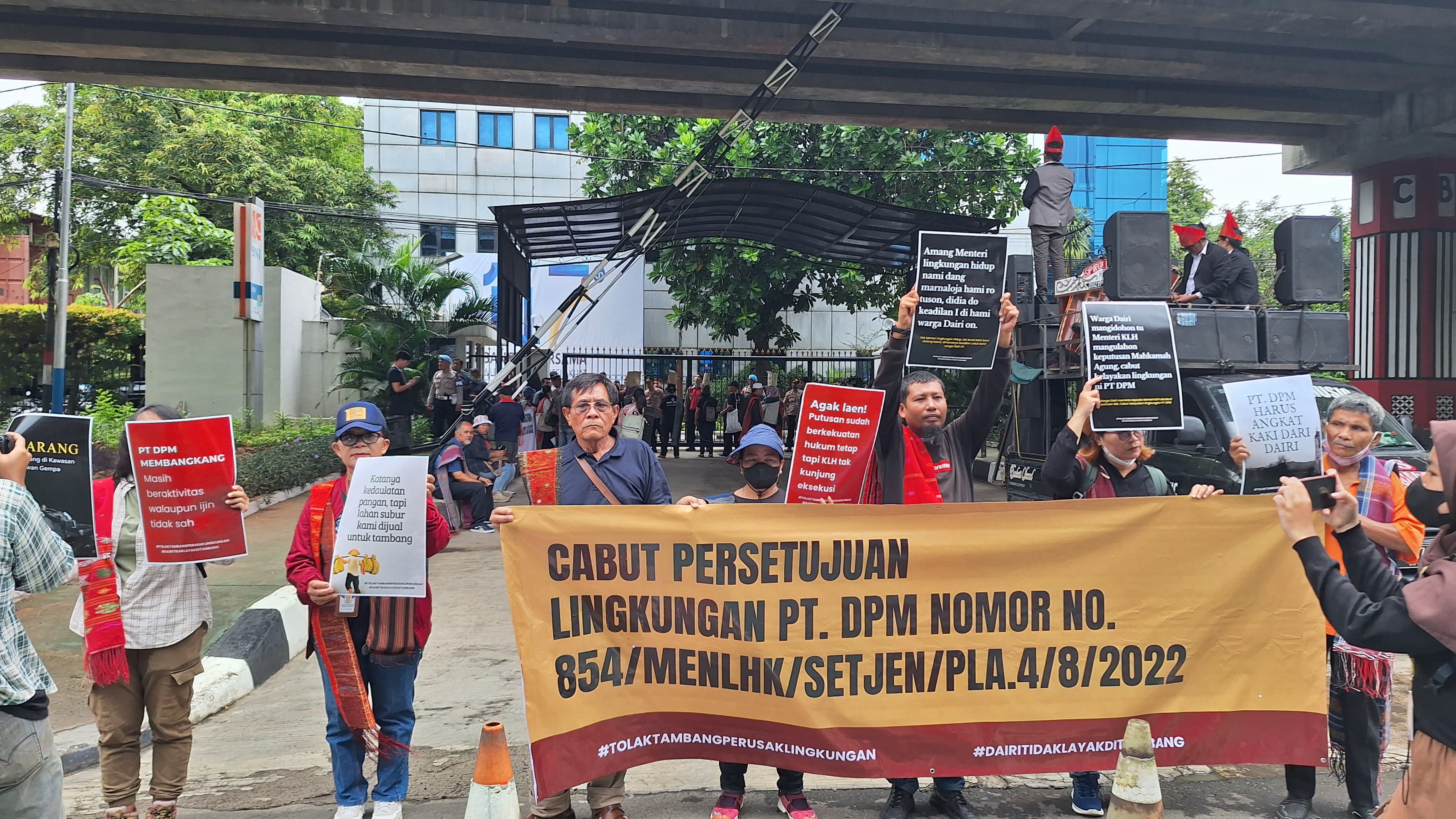 Dairi residents protest in front of the Ministry of Environment to demand the revocation of an environmental permit for a proposed China-funded mine in their region on May 22. Photo: Monica Siregar