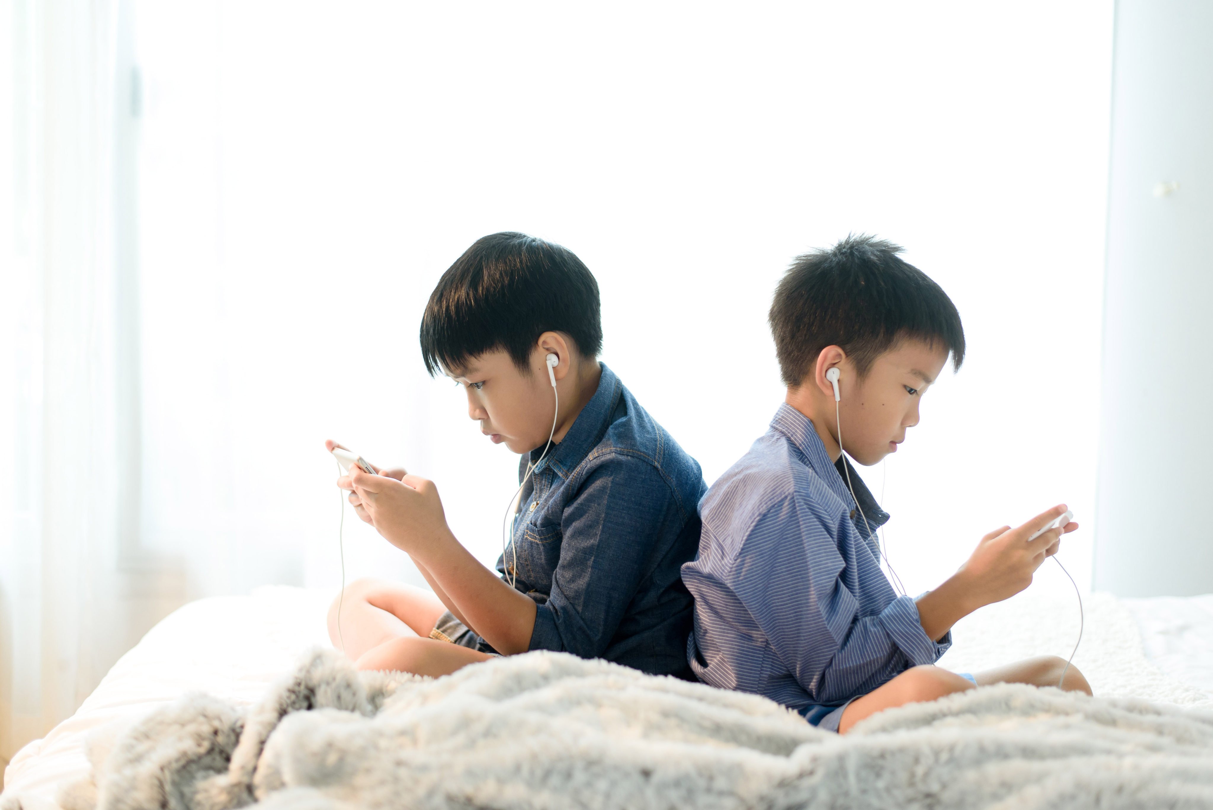 A study has shown that addiction to social media platforms and video games can lead to mental health issues in young people. Photo: Shutterstock