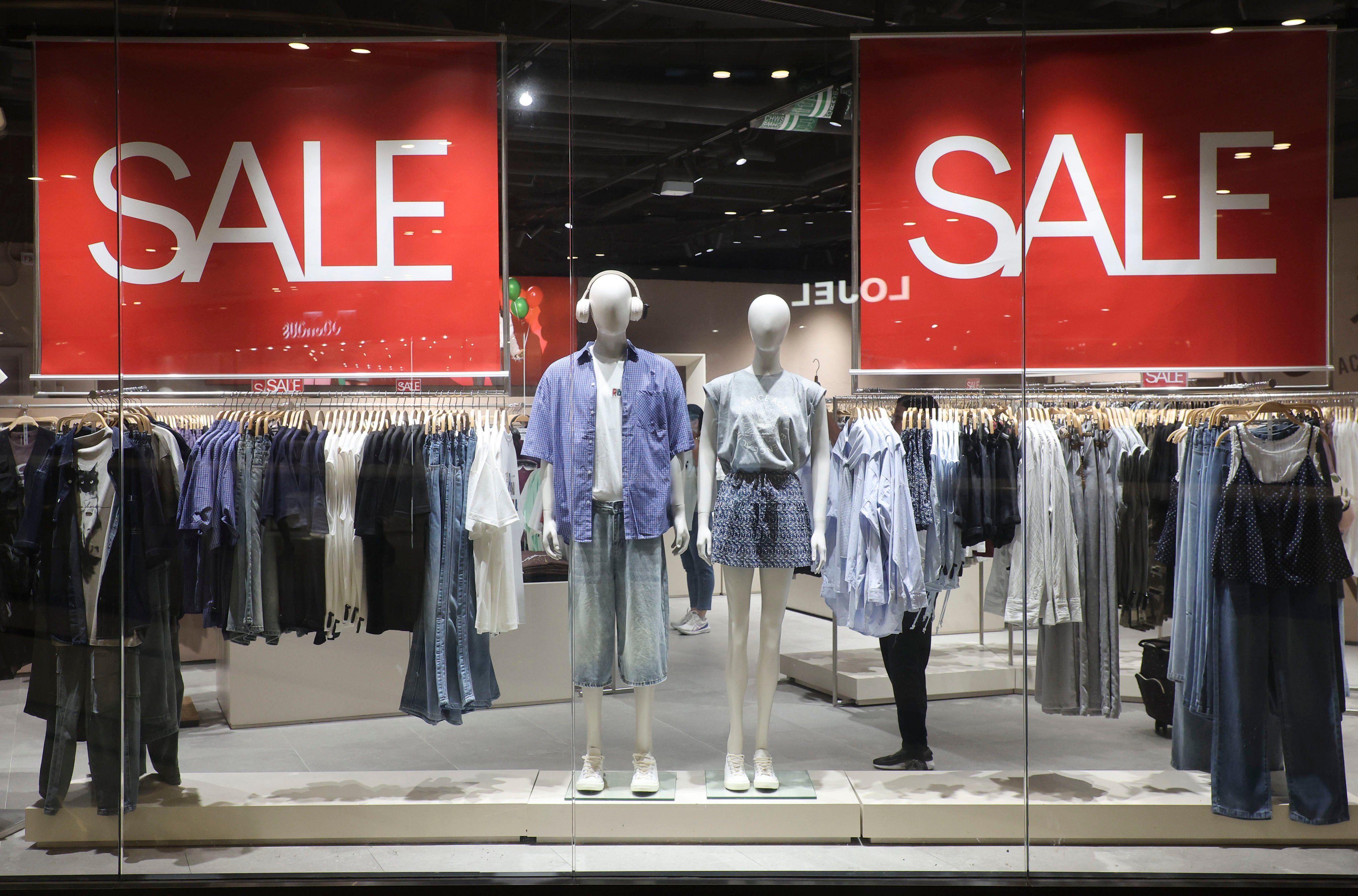 Hong Kong’s retail sales dropped for a 14th consecutive month in April, falling by 2.3 per cent, year on year, to HK$28.9 billion. Photo: Edmond So