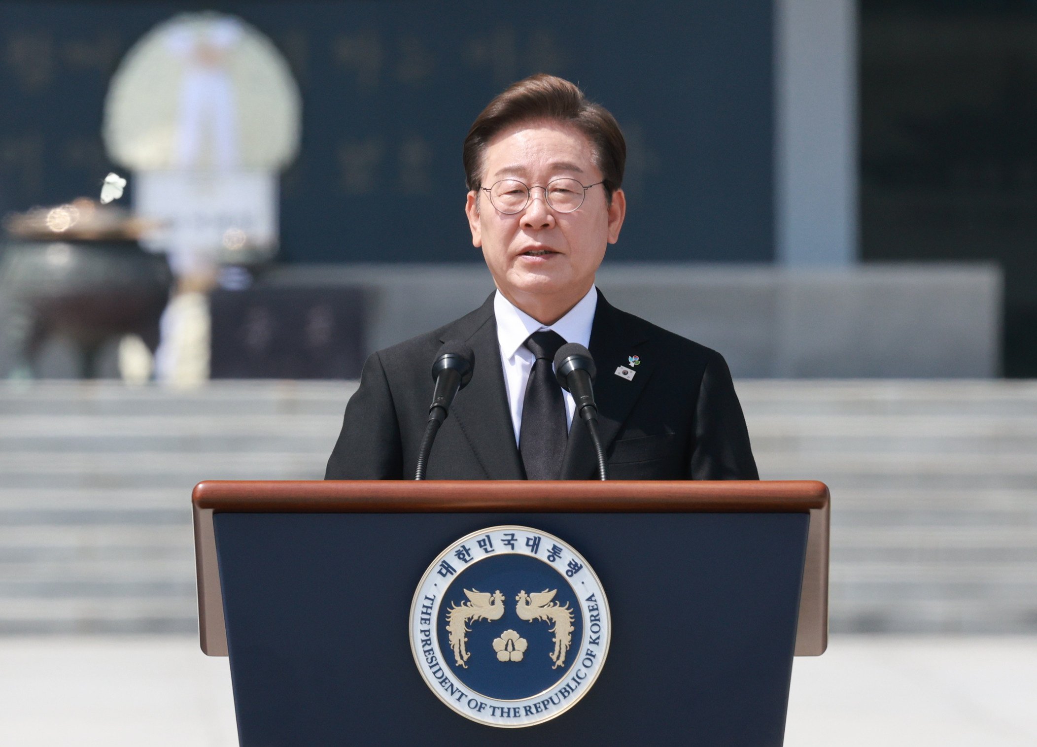 South Korean President Lee Jae-myung delivers a speech during a Memorial Day ceremony at Seoul National Cemetery on Friday. Photo: dpa
